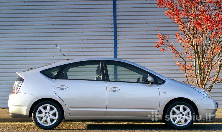 Toyota Prius, Хэтчбек