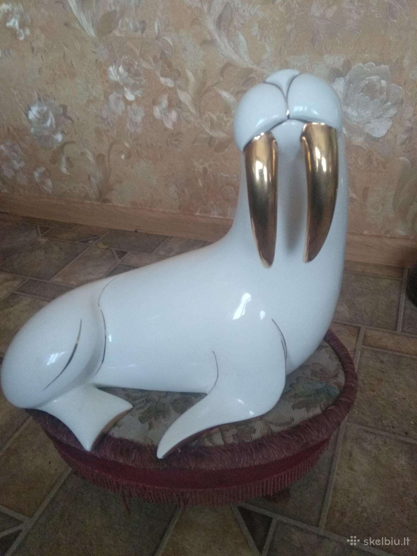 Parduodu didelė porcialenine statulele