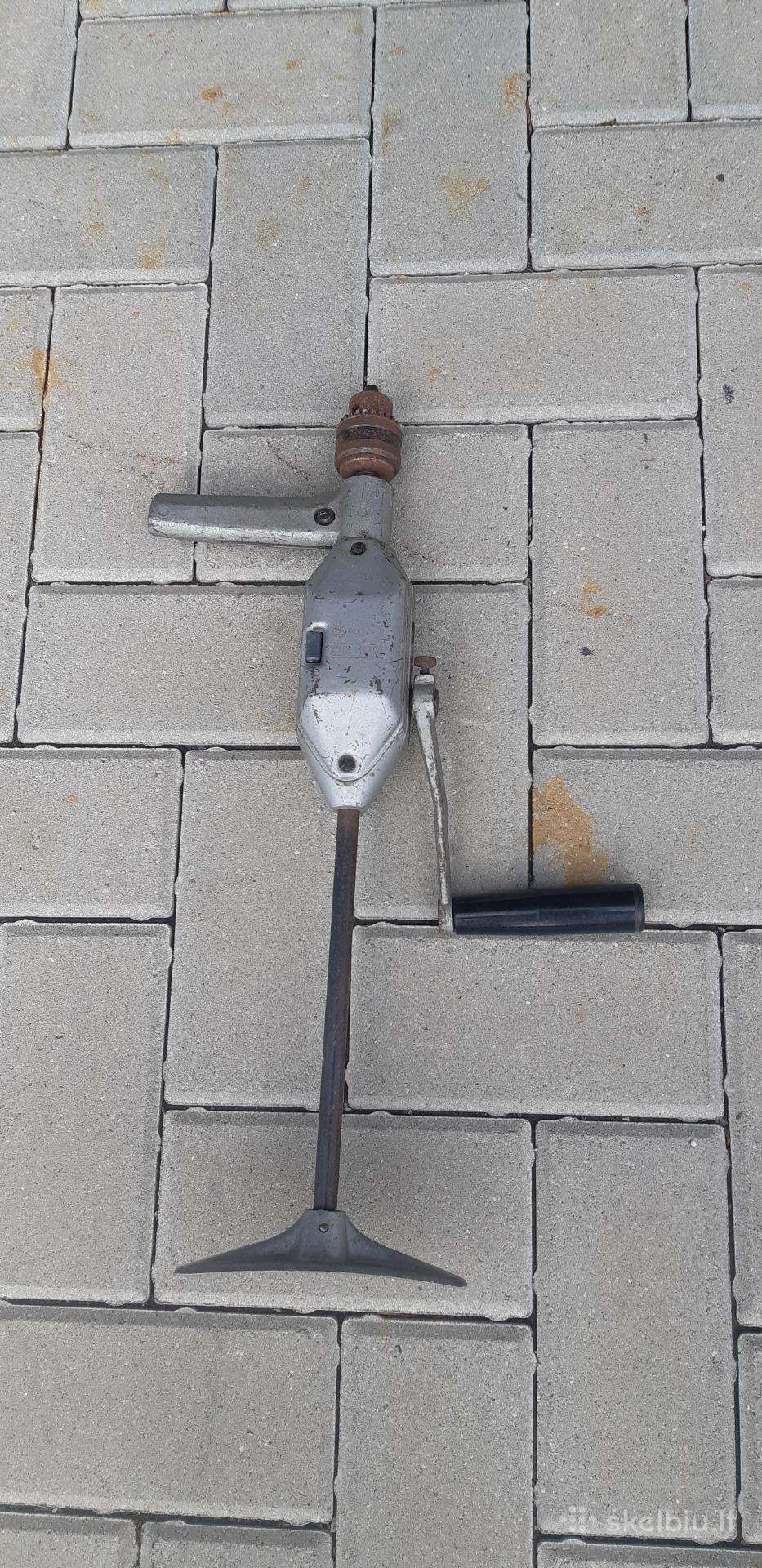 Senovinis rankinis gražtas