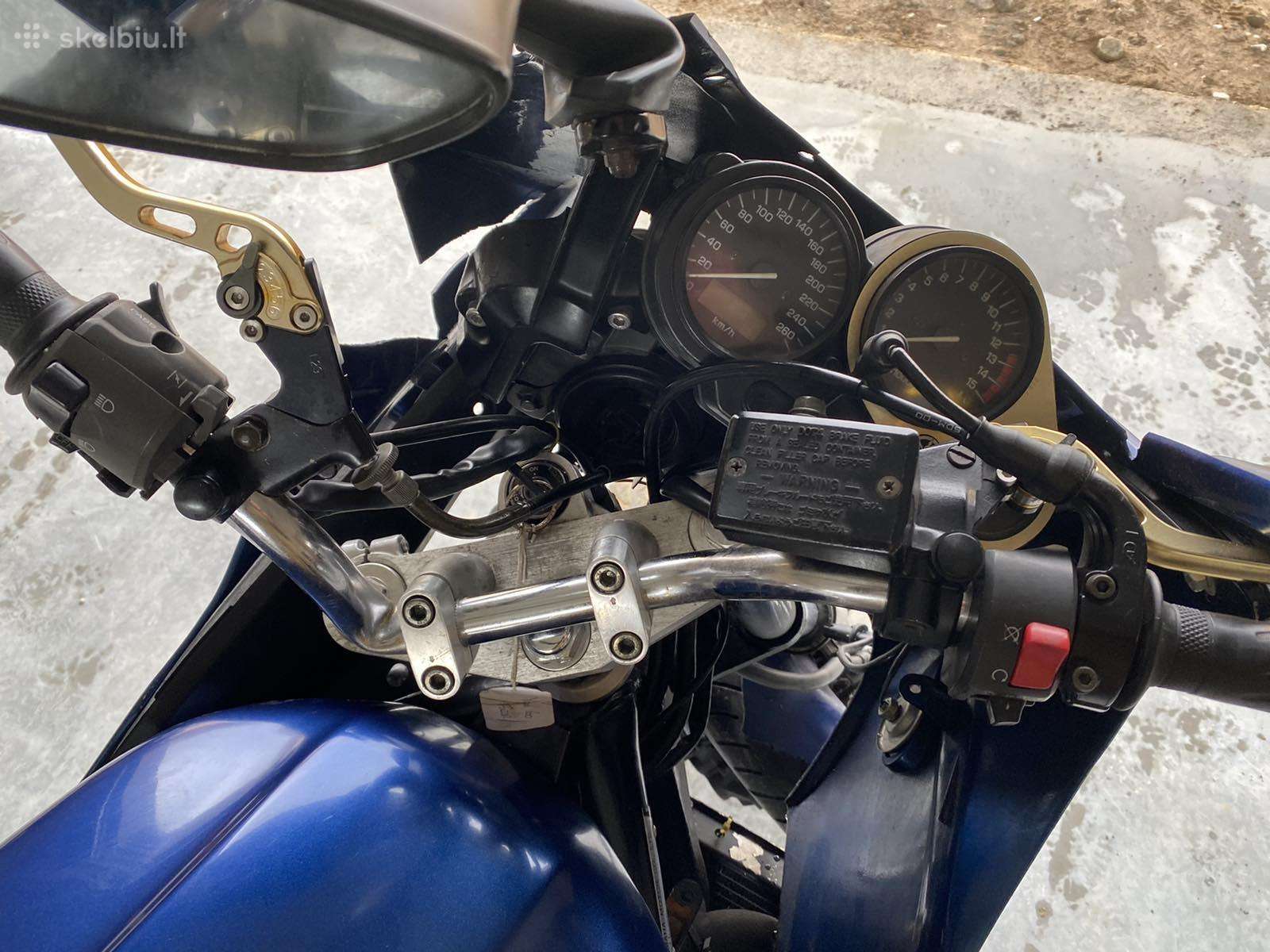 Yamaha FZS, street / classic