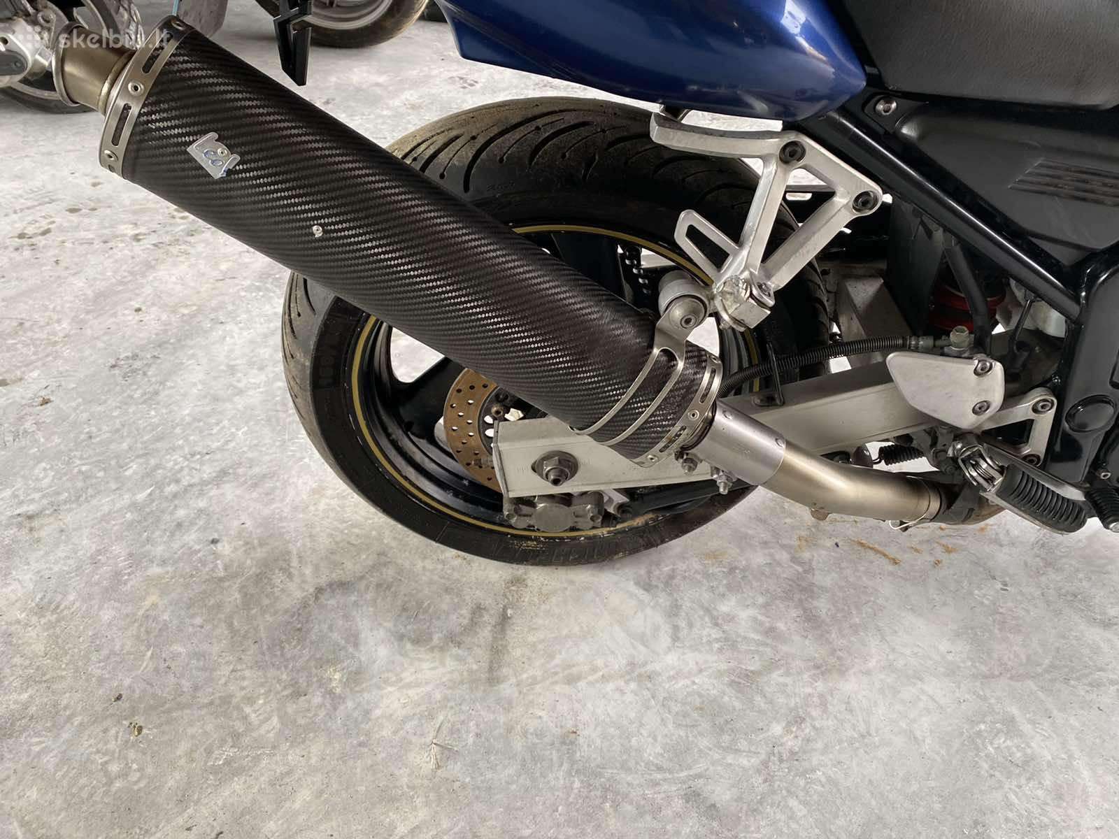 Yamaha FZS, street / classic