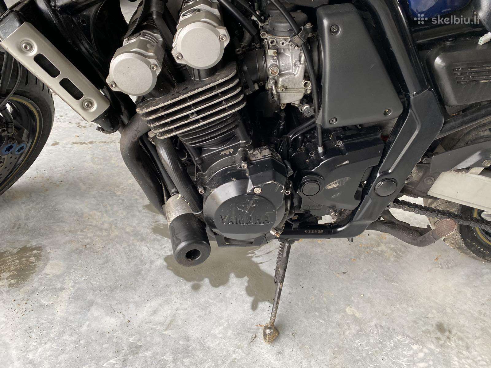 Yamaha FZS, street / classic