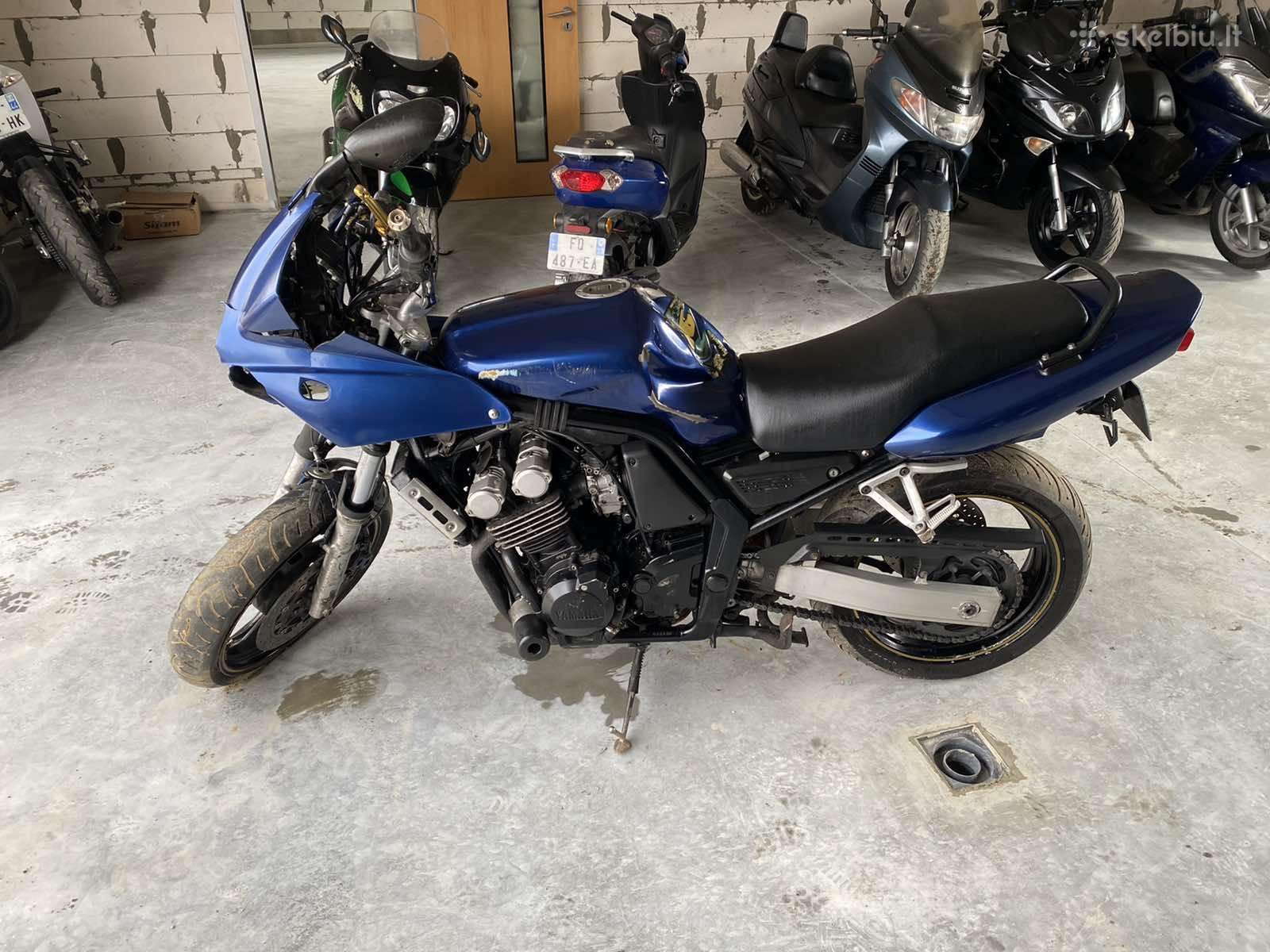 Yamaha FZS, street / classic