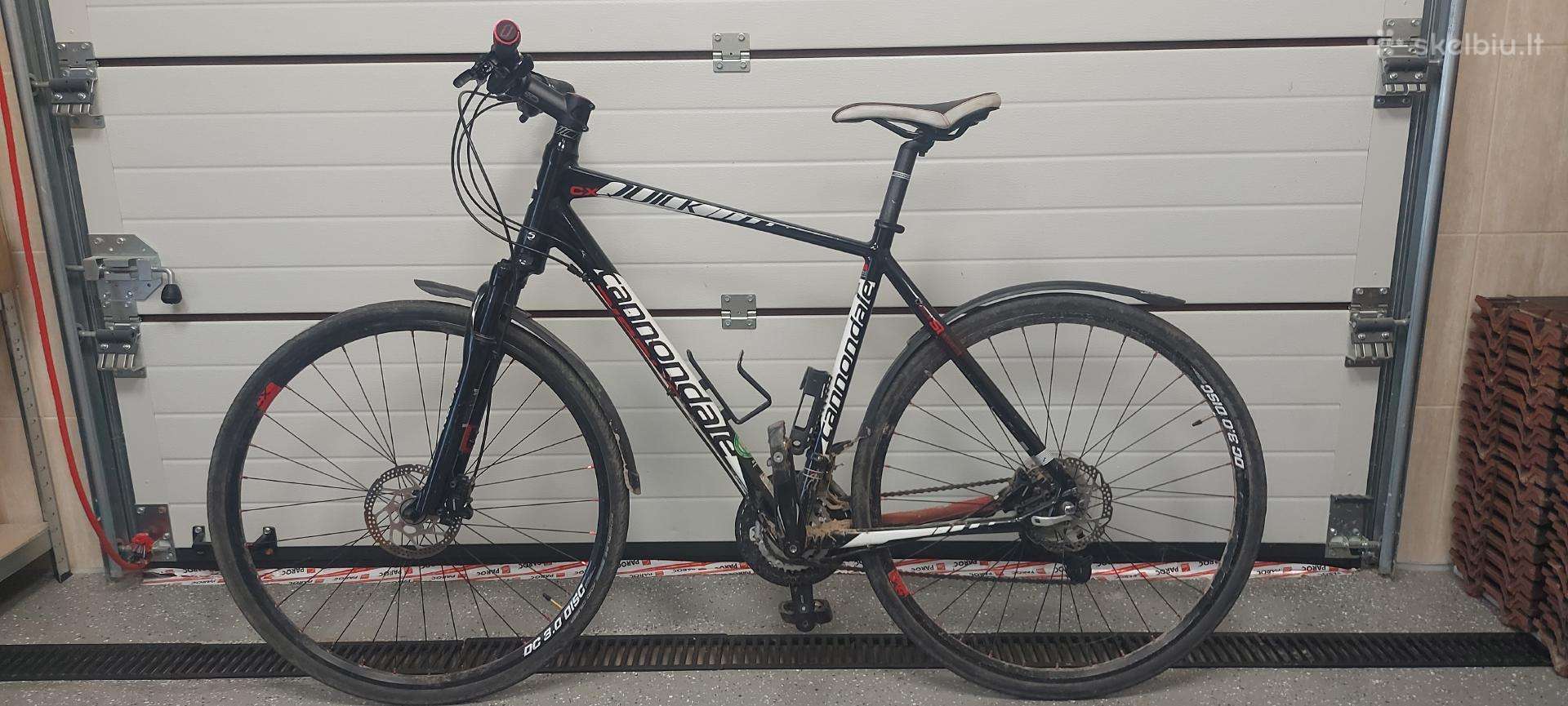 Parduodamas Cannondale hibridinis dviratis