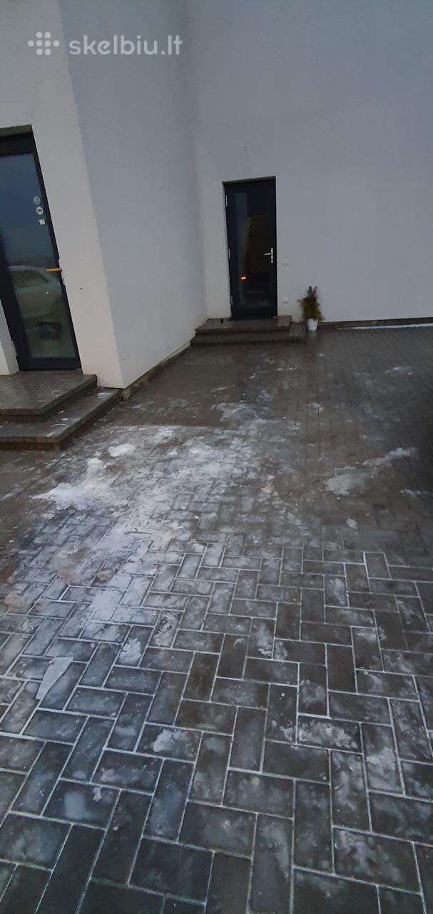 Pigiausias krovinių pervežimasperkraustymas