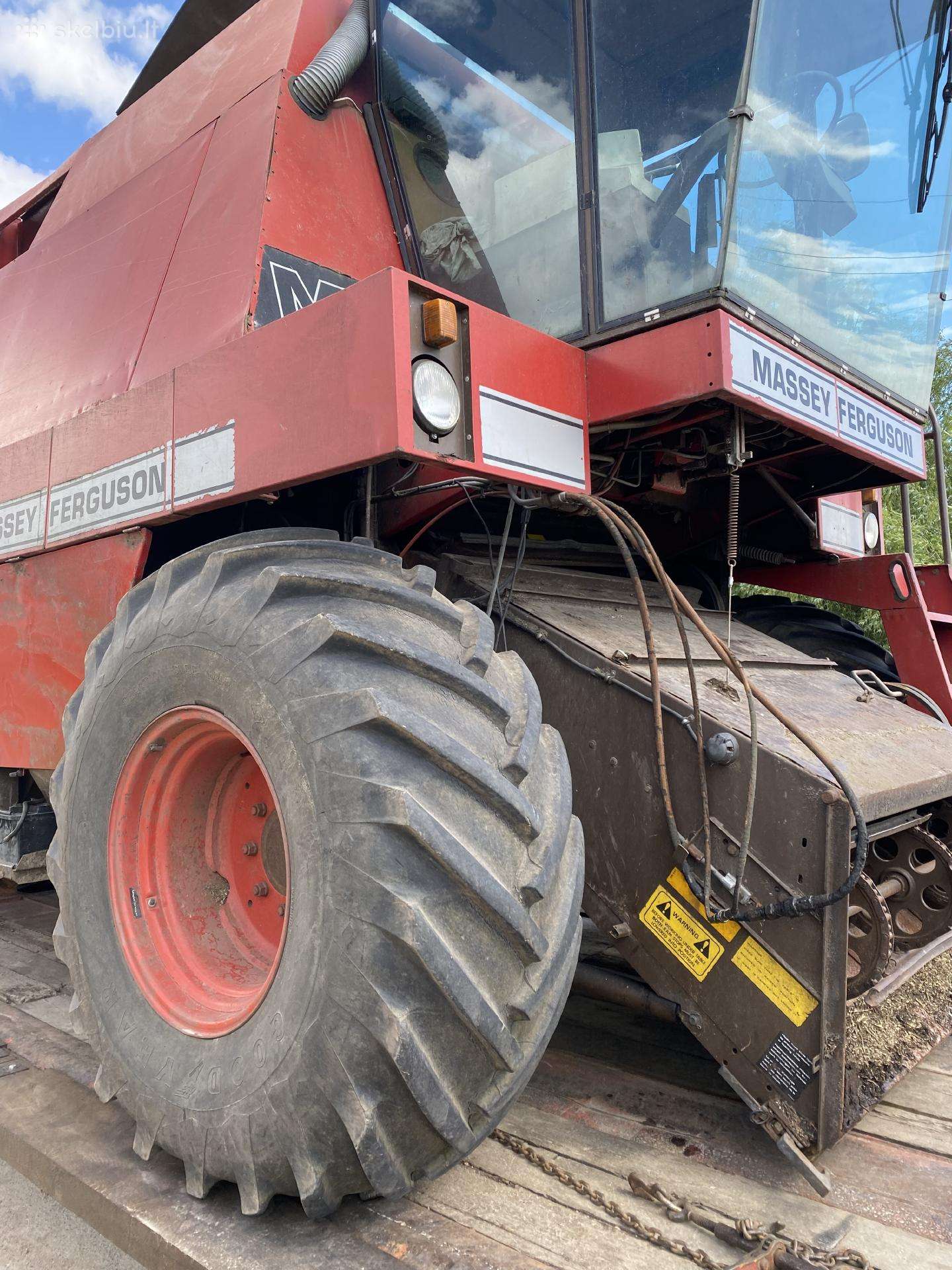 Kombainas Massey Ferguson 31 Ardomas Dalimis