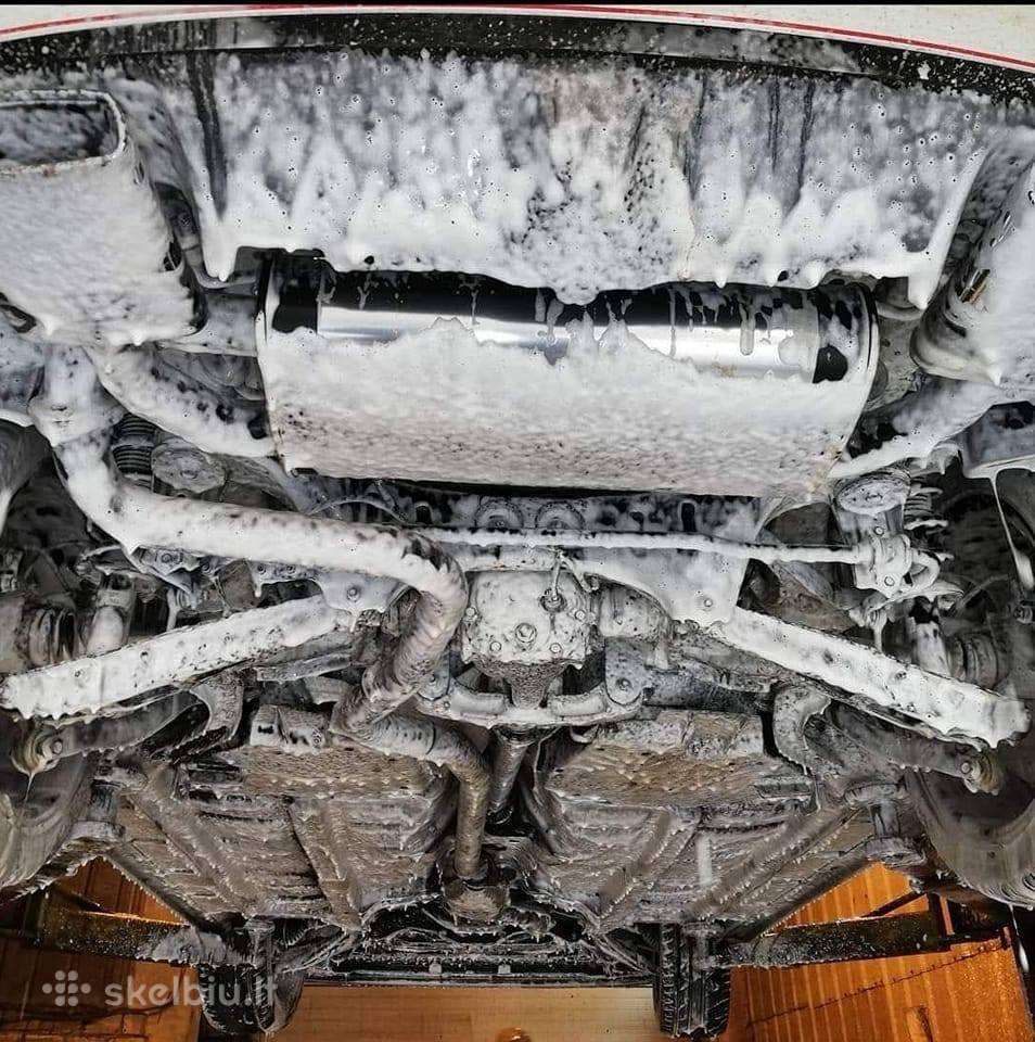 Automobilių Plovimas Ir Profesionalus Valymas