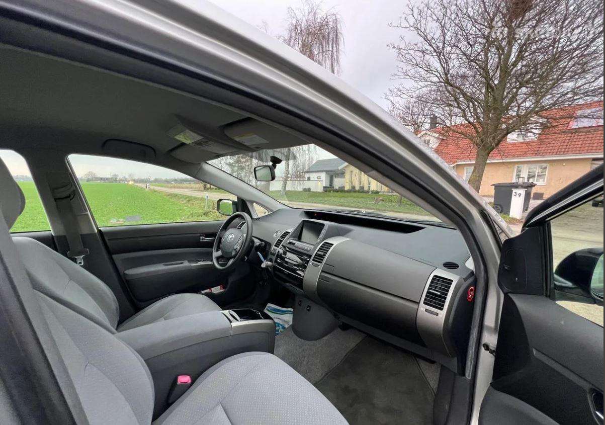 Toyota Prius, Хэтчбек