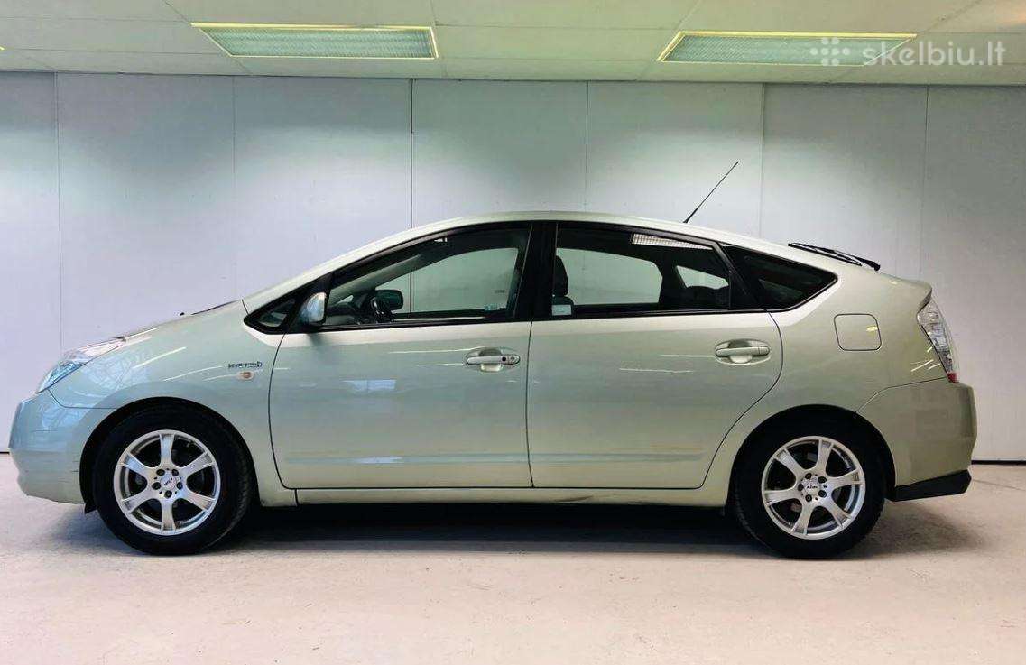 Toyota Prius, Хэтчбек