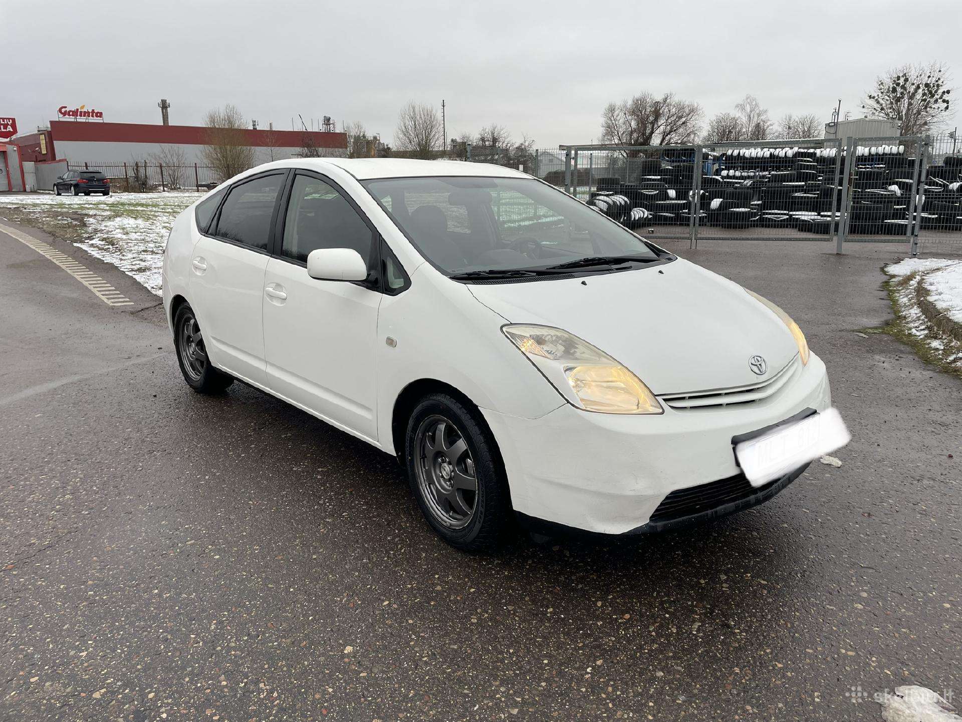 Toyota Prius, Хэтчбек