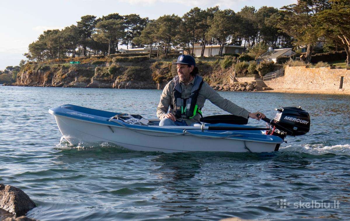 Tahe, plastic boats