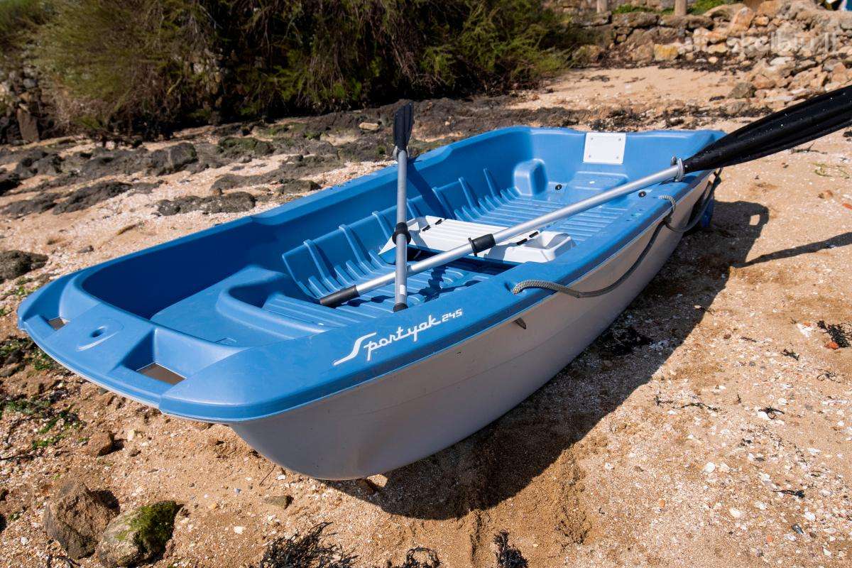 Tahe, plastic boats