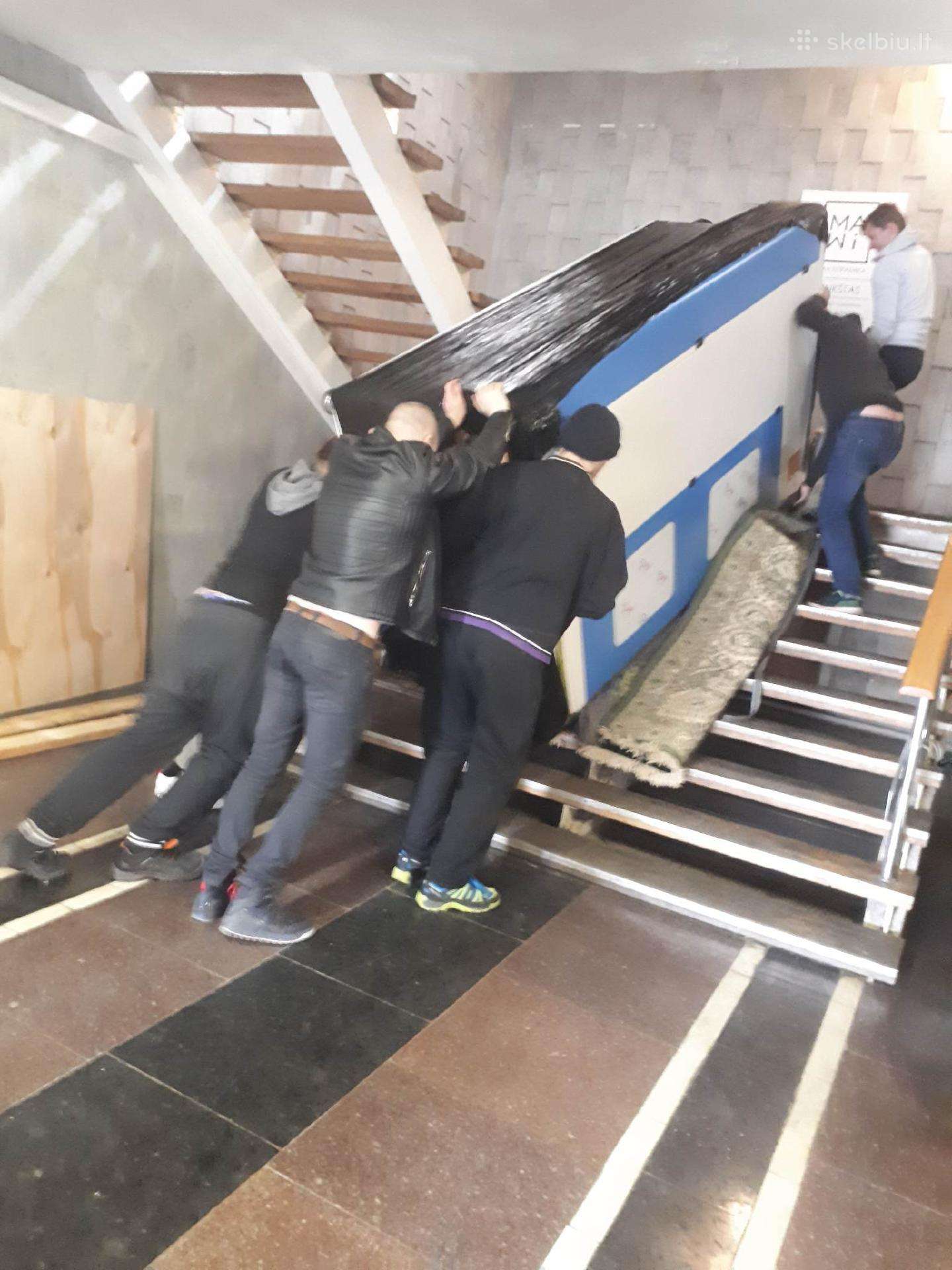Senu baldu šiukšlių išvežimas perkraustymas