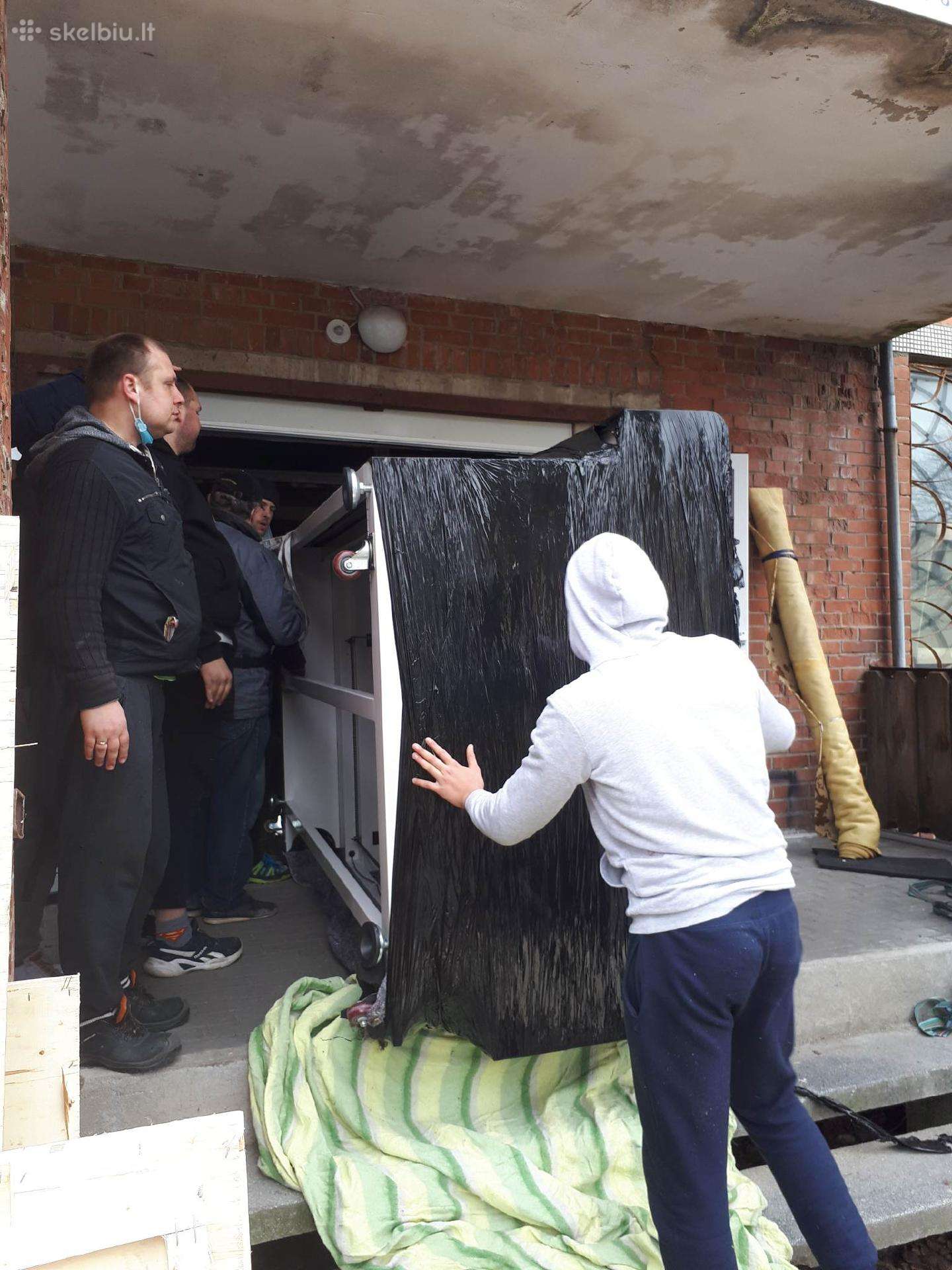 Senu baldu šiukšlių išvežimas perkraustymas