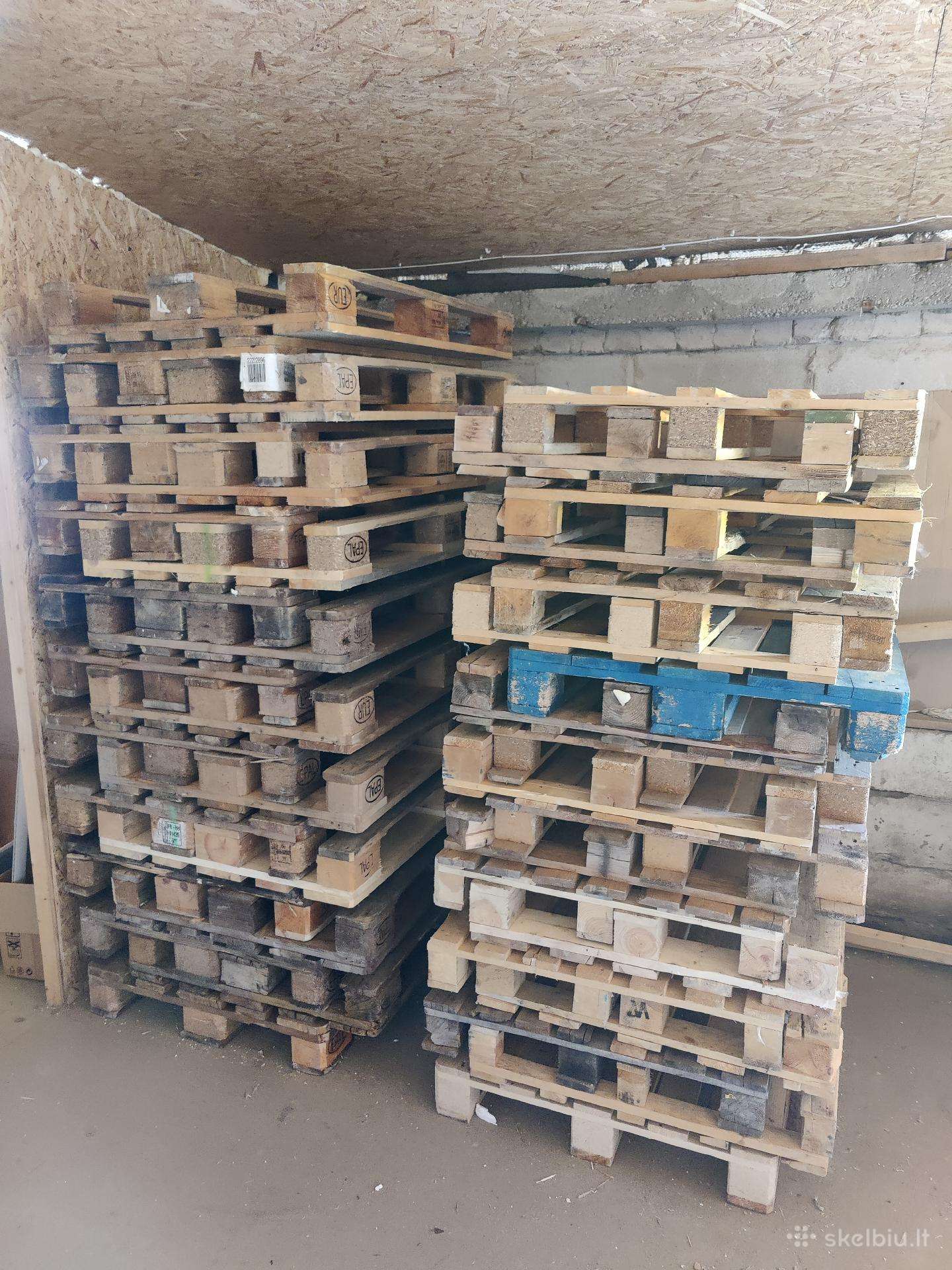 Paletės po 2 Eur