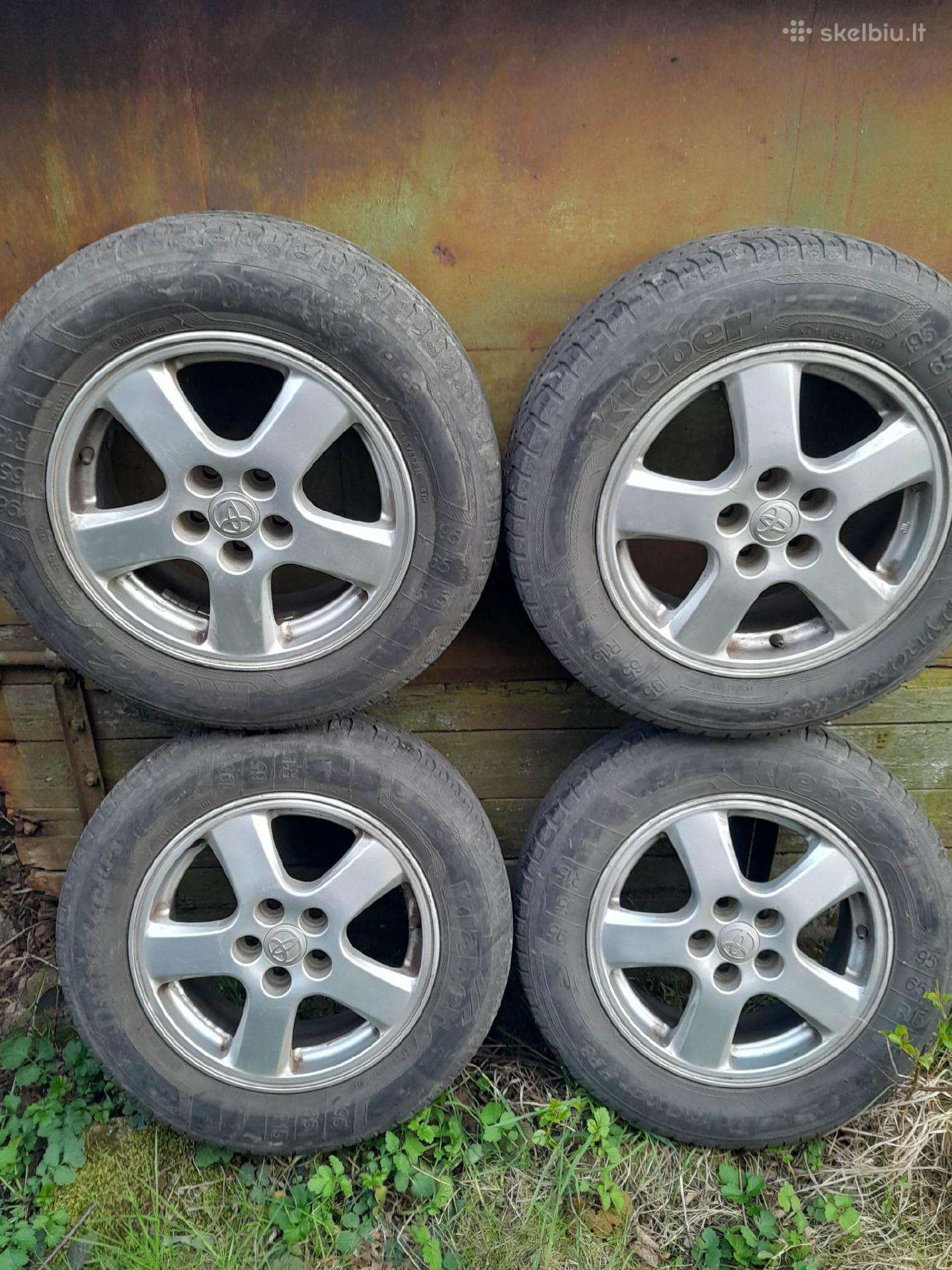 Toyota R15 195/65 ratlankiai su veržlėmis