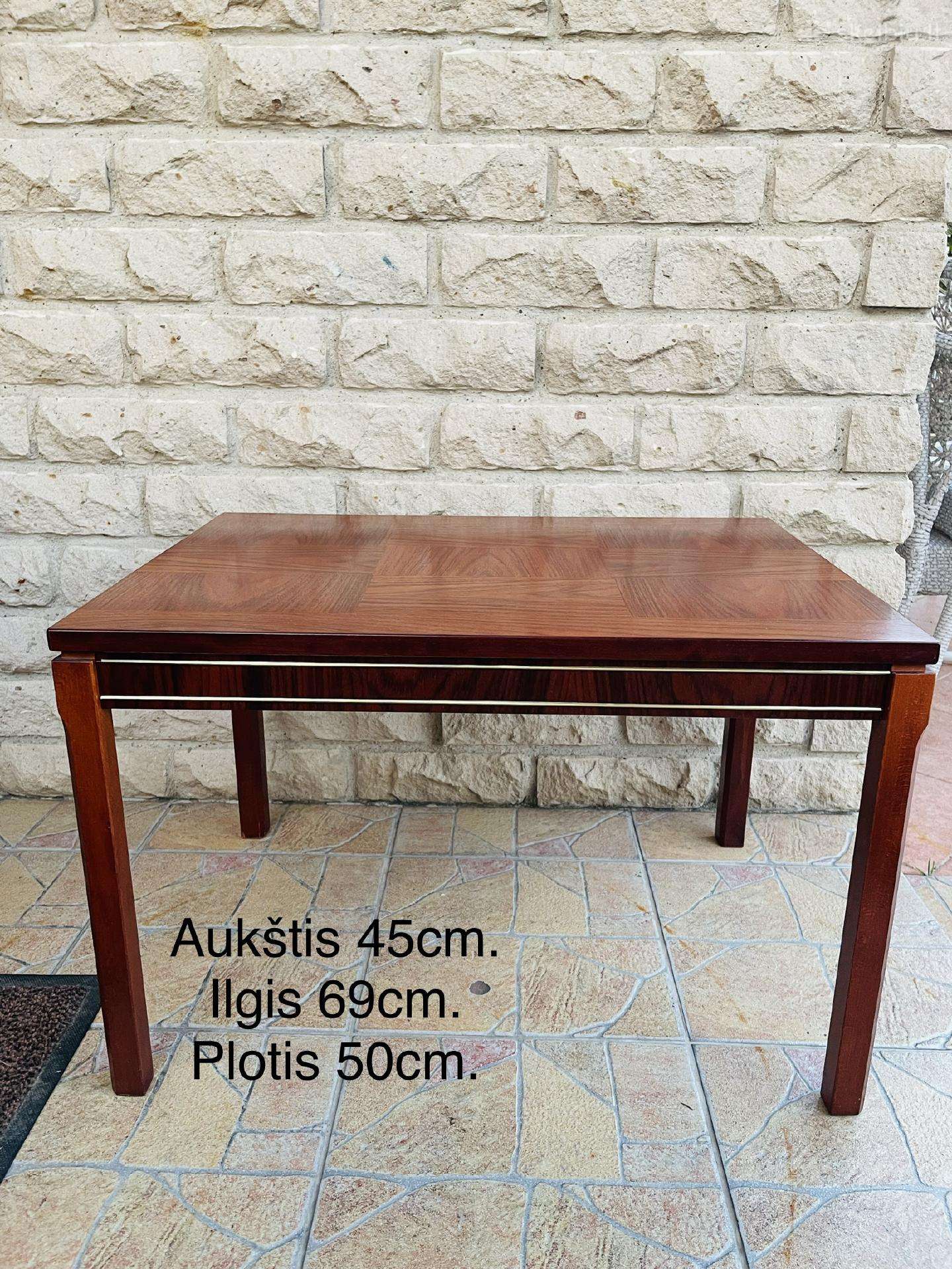Beveik naujas Medinis staliukas