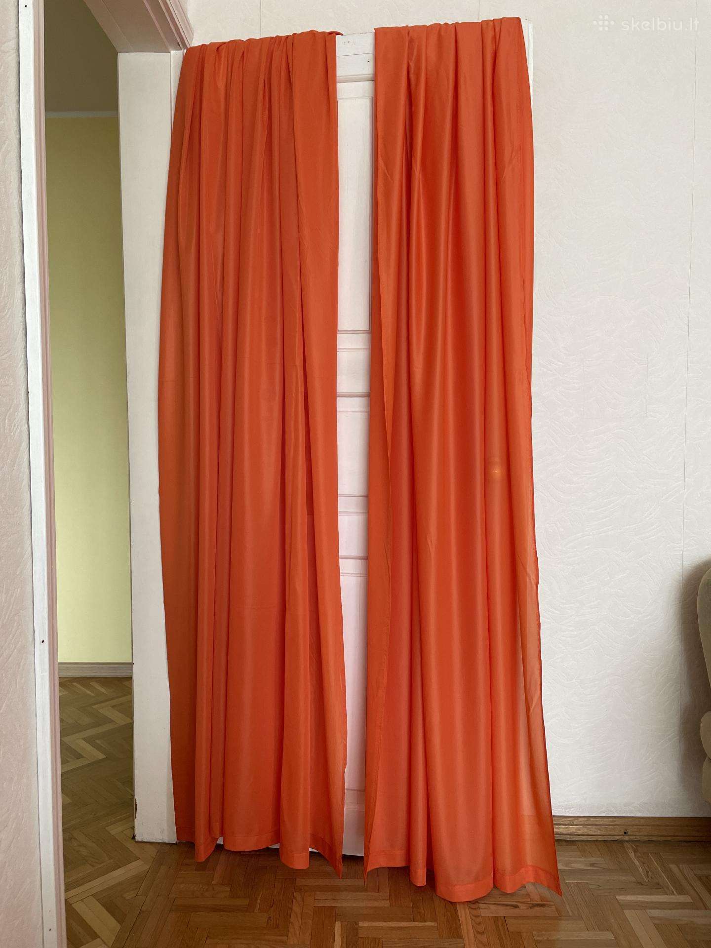 Oranžinės užuolaidos