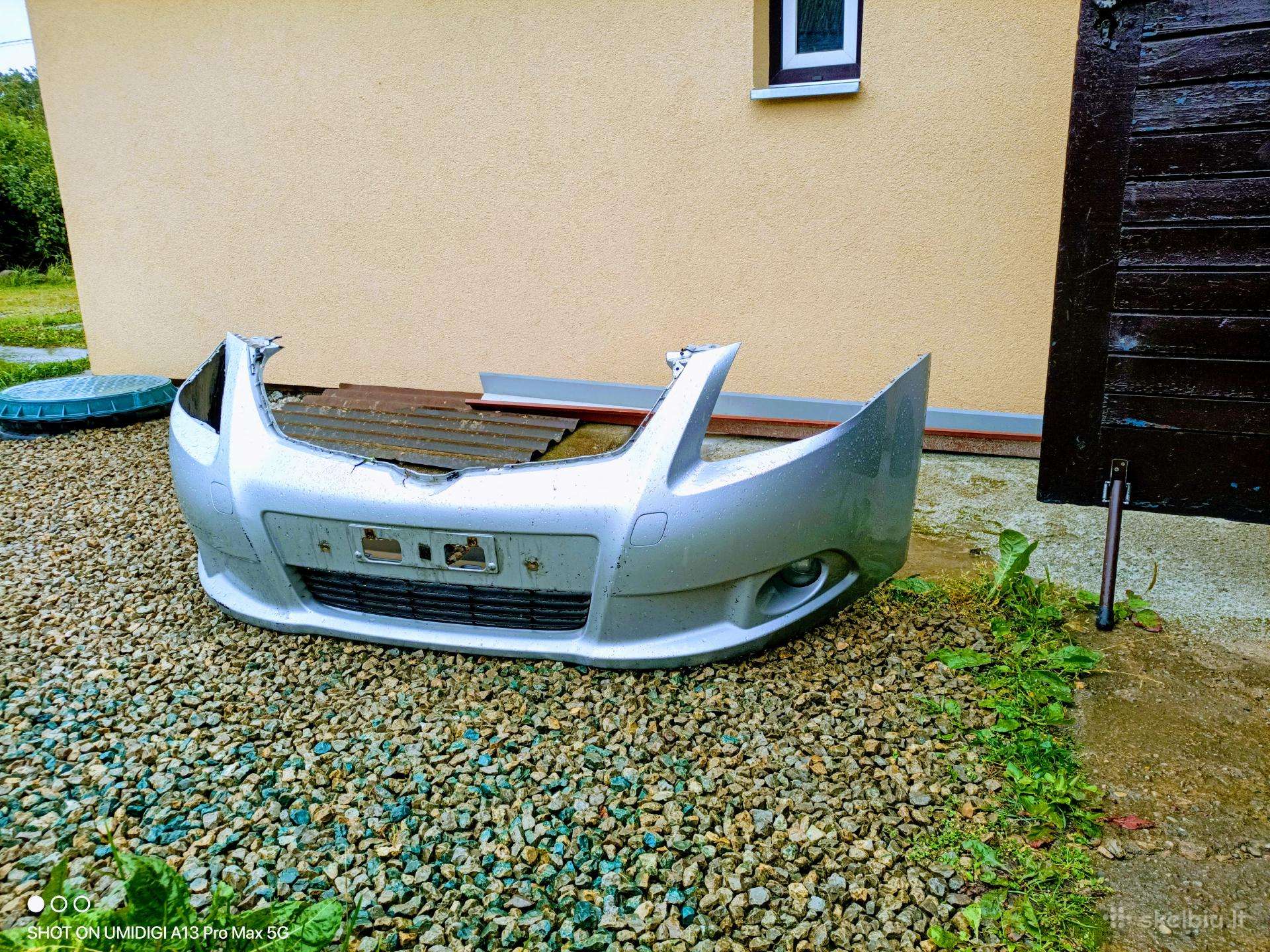 Parduodamos Toyota automobilio priekio dalys