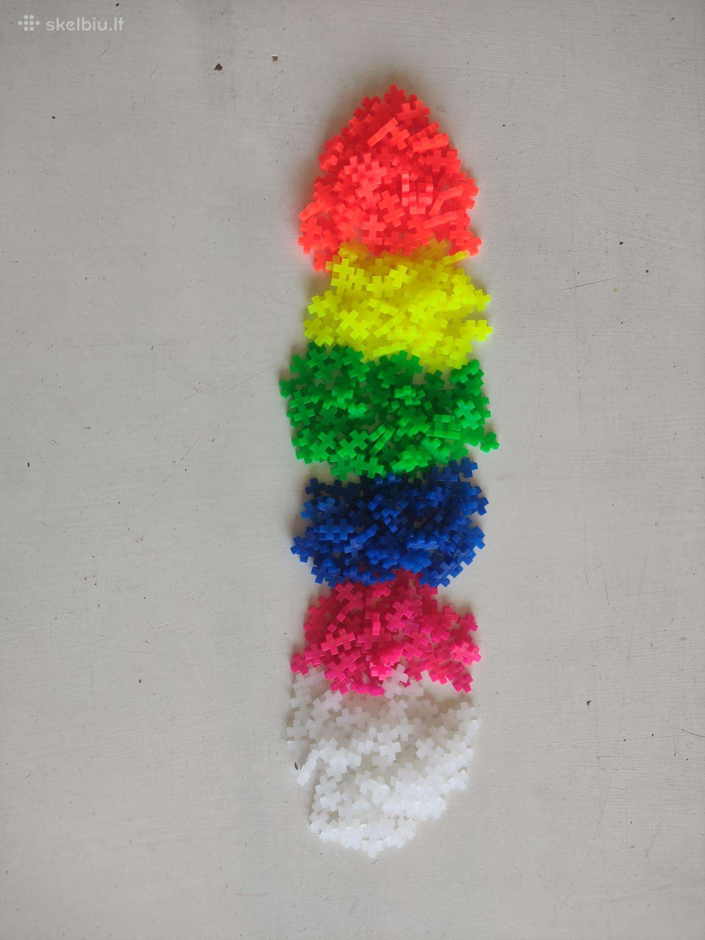 Plus plus neon detalės