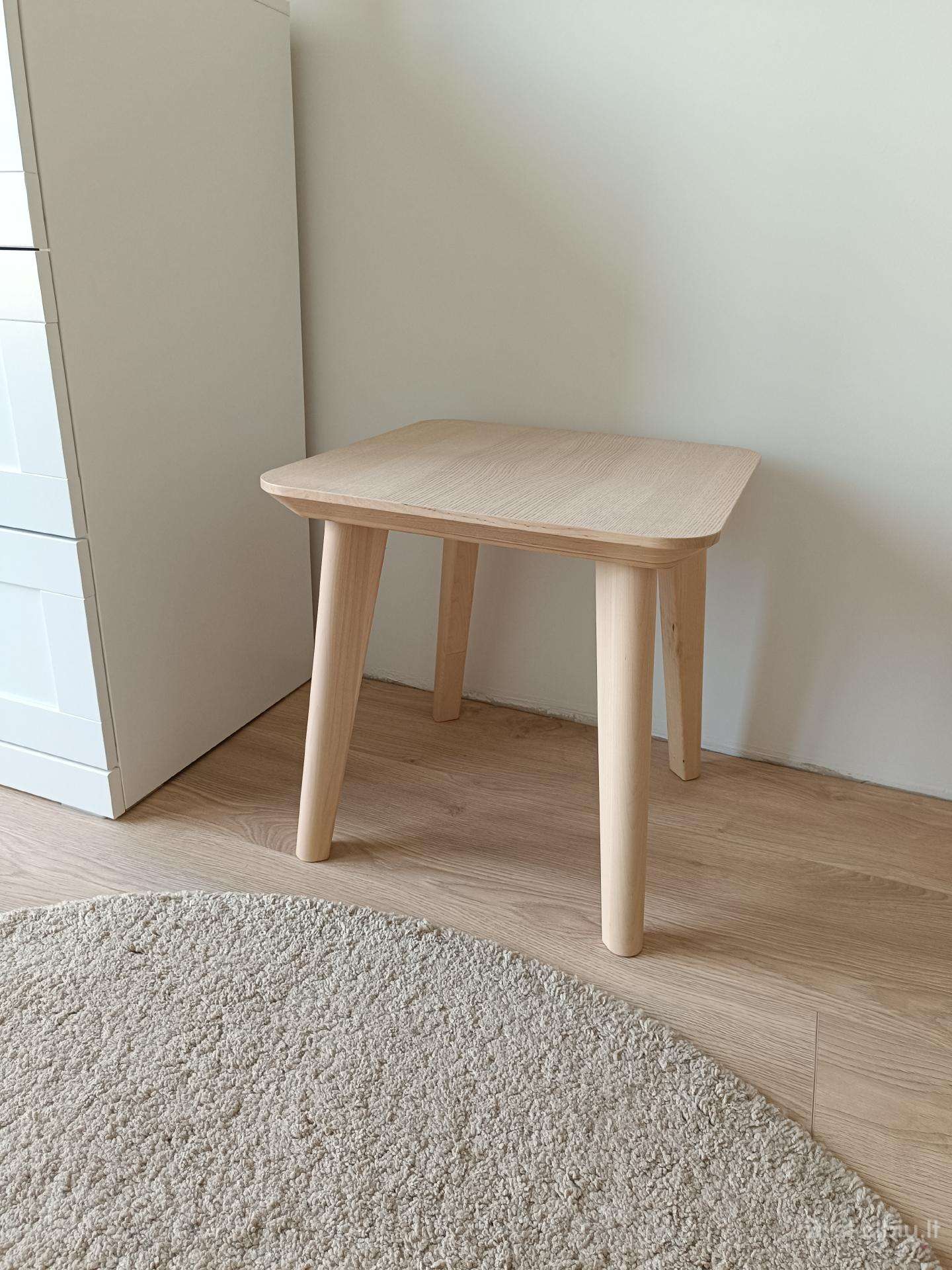 Ikea Lisabo staliukas. Medžio masyvas.