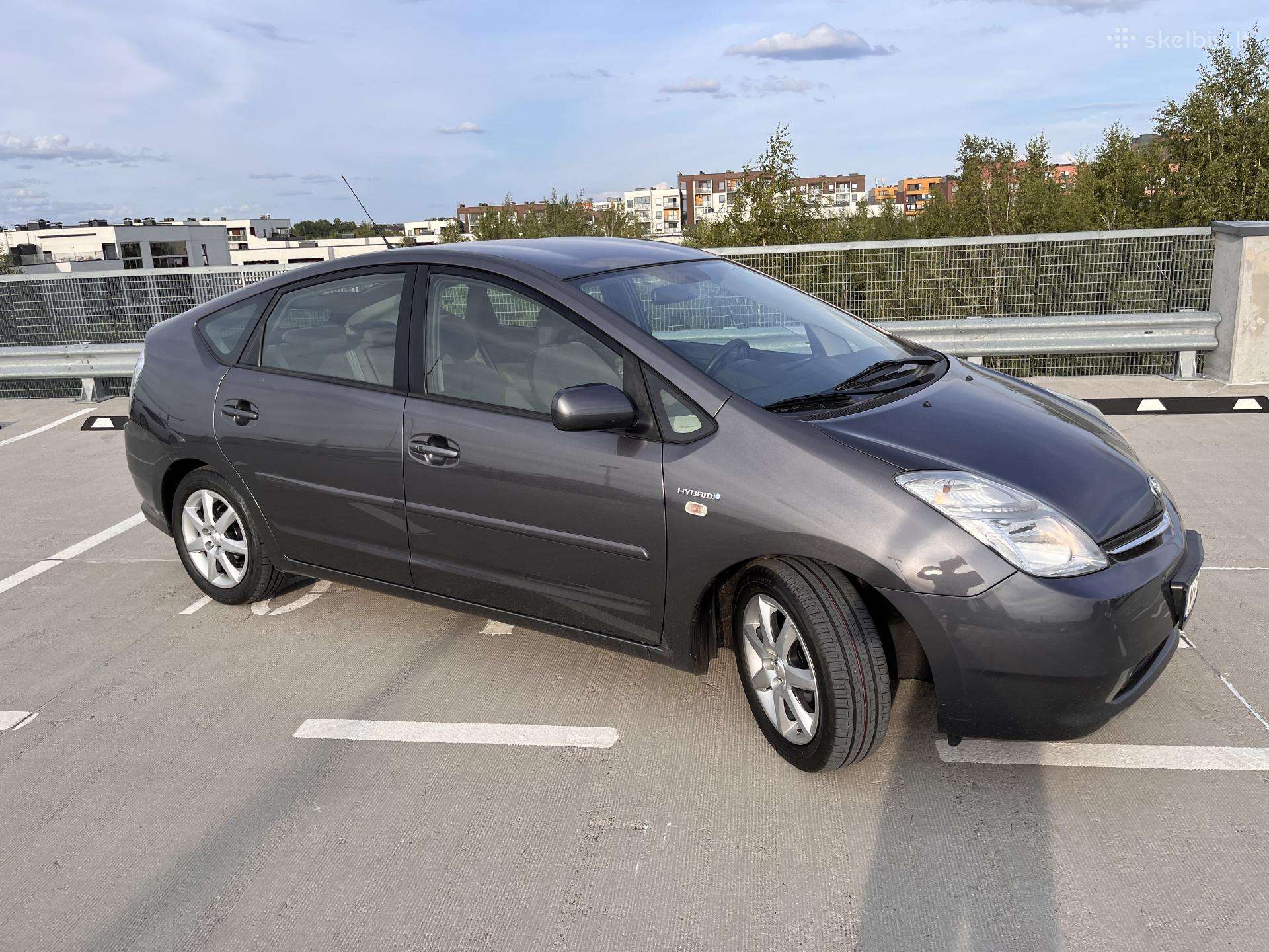 Toyota Prius 2 ir Prius+ nuoma.аренда приус.