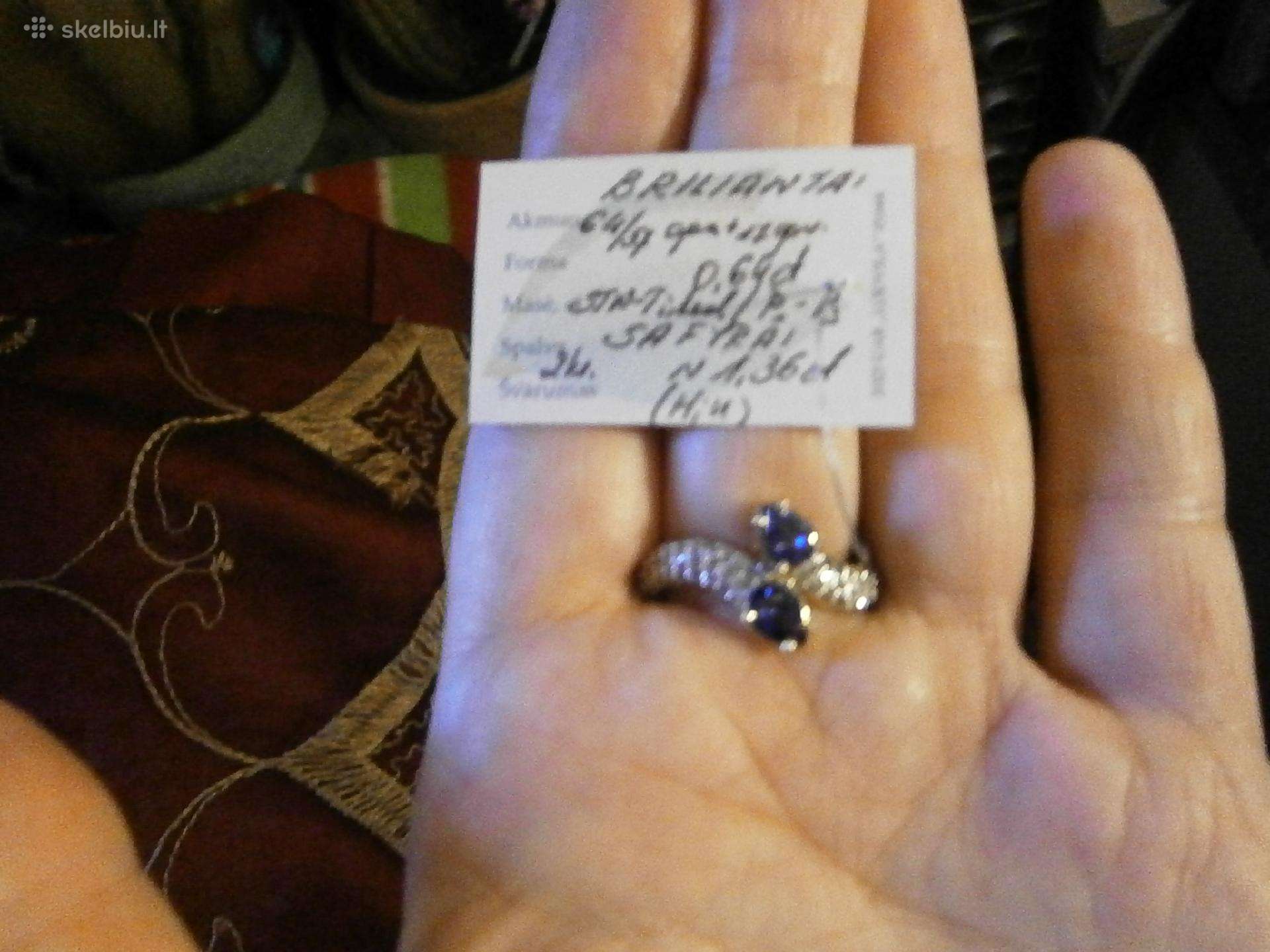 Auksinis žiedas su briliantais ir safyrais