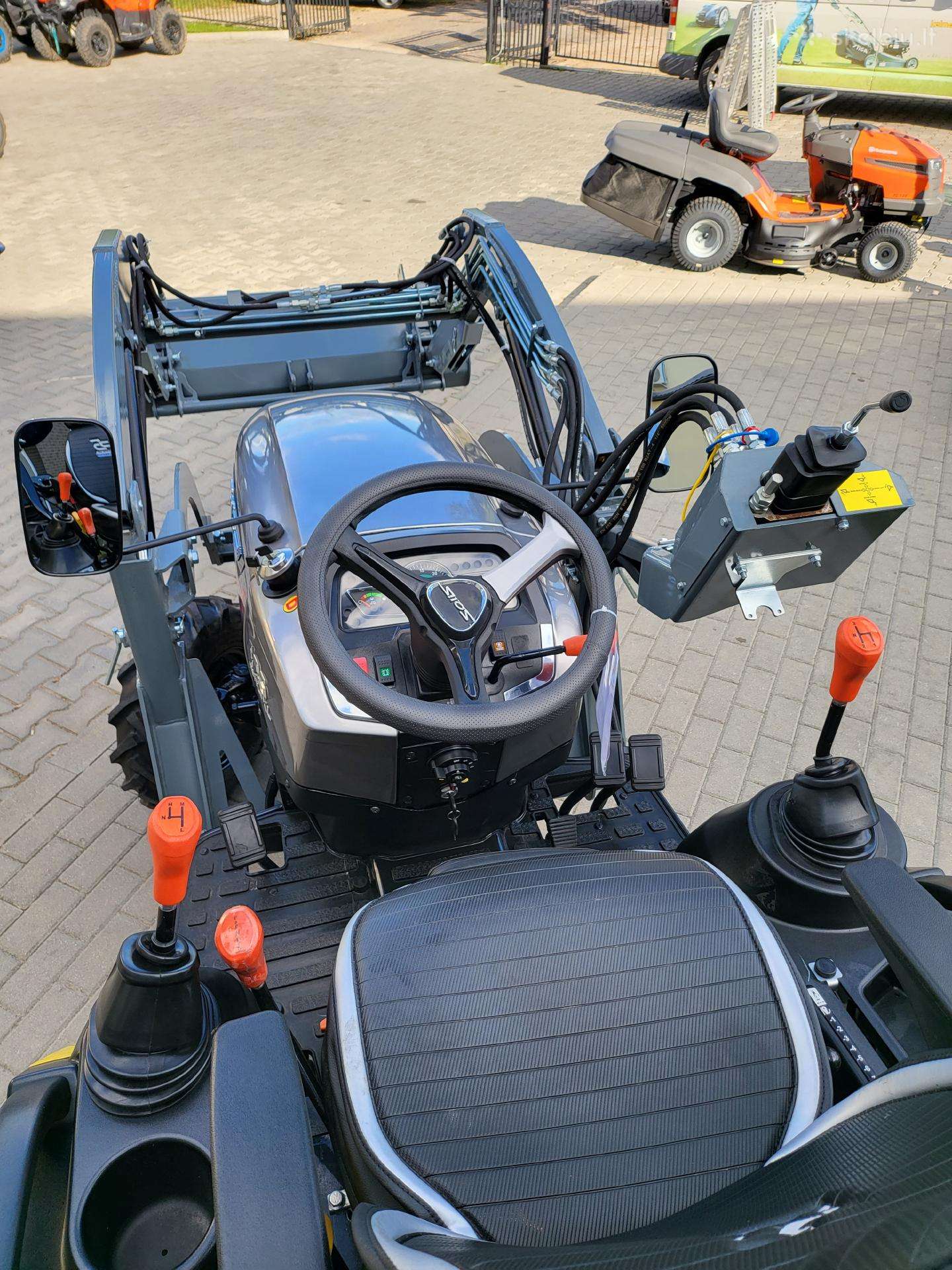 Solis 26 9+9, tractors