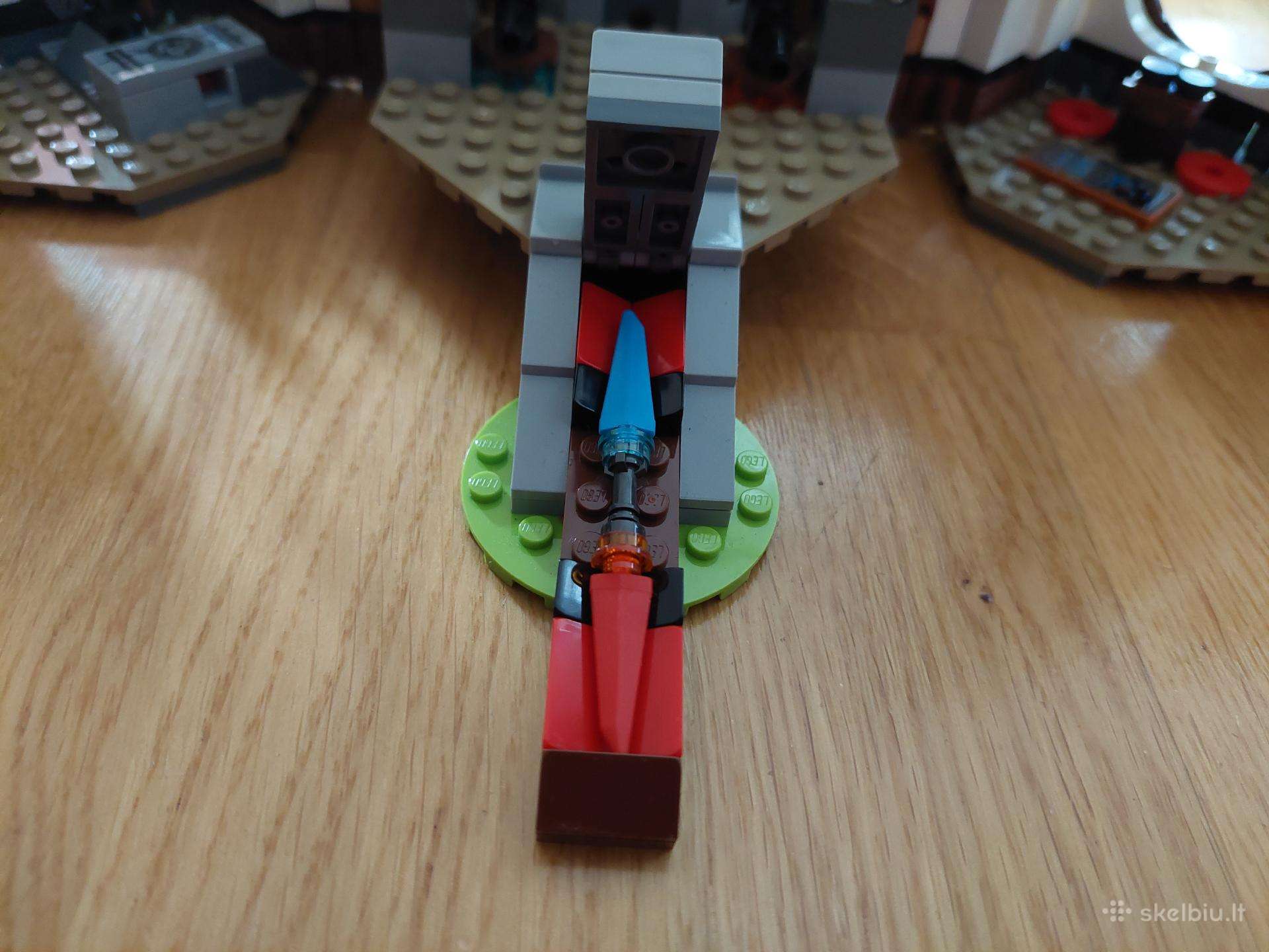 Lego dėžė 7.3kg ir keli užbaigti rinkiniai