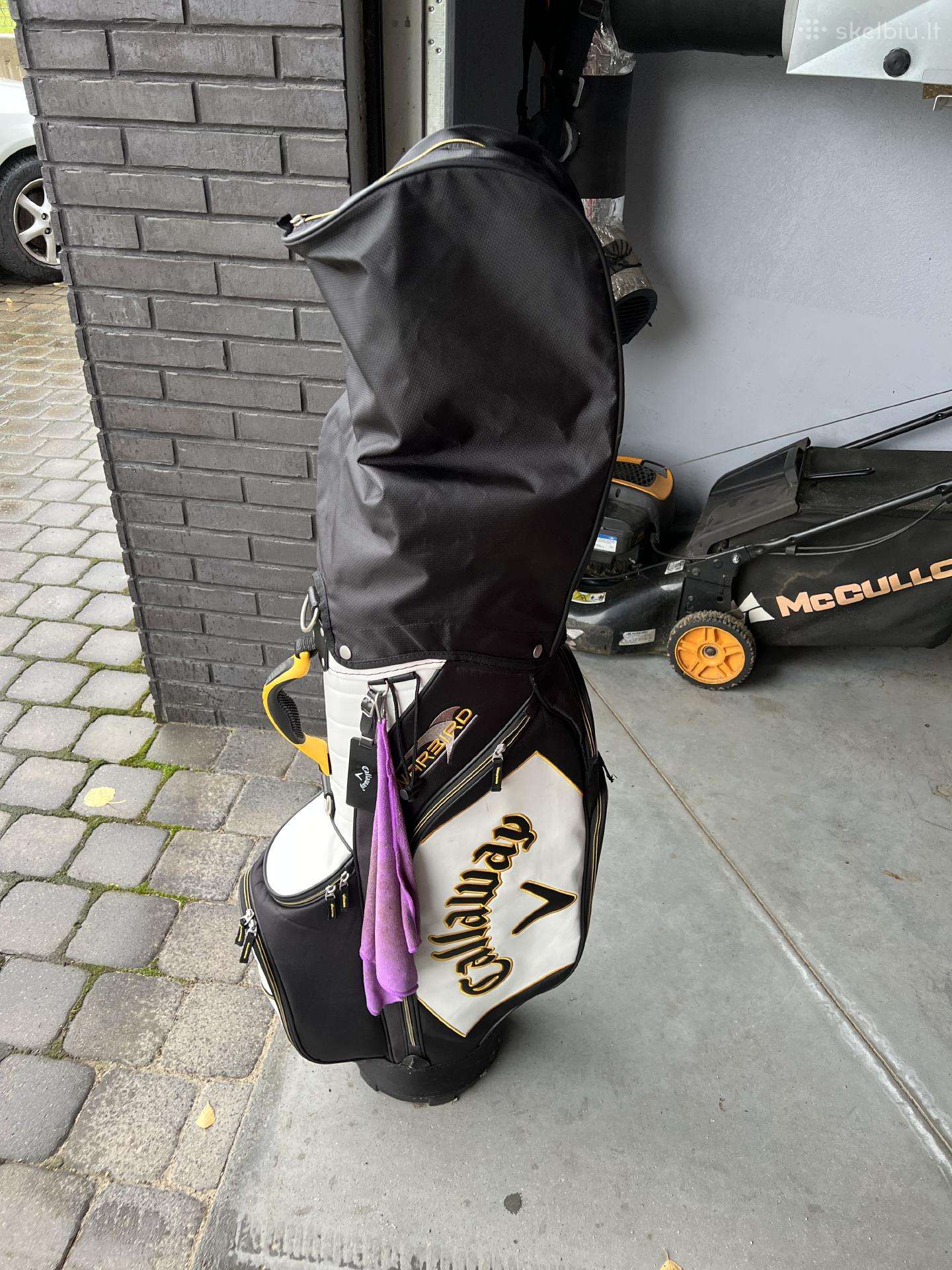 Golfo krepsys su Callaway lazdomis (kairiarankiui)