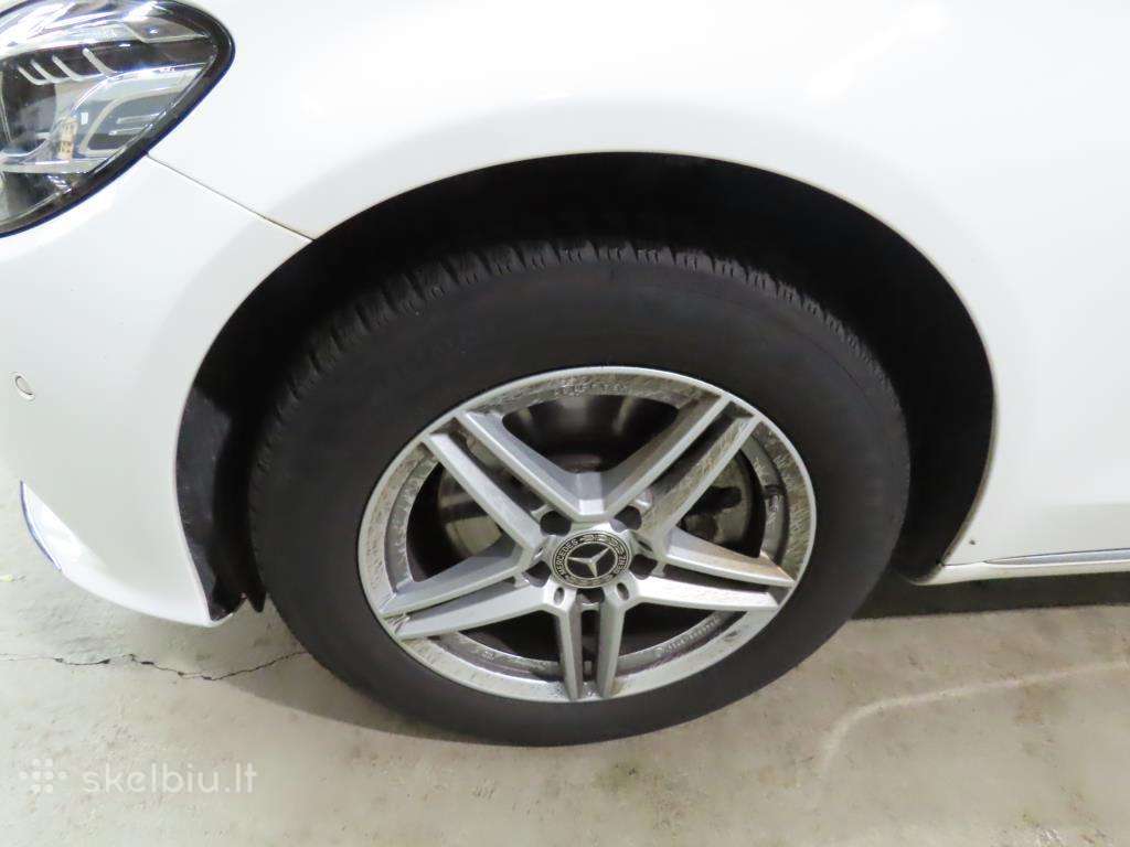 Padangos žeima ratlankiais Mercedes Benz C 2019m.