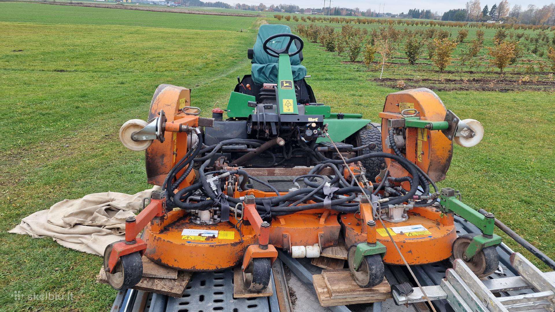 Parduodamas john deere 3235b dalimis ir dekos