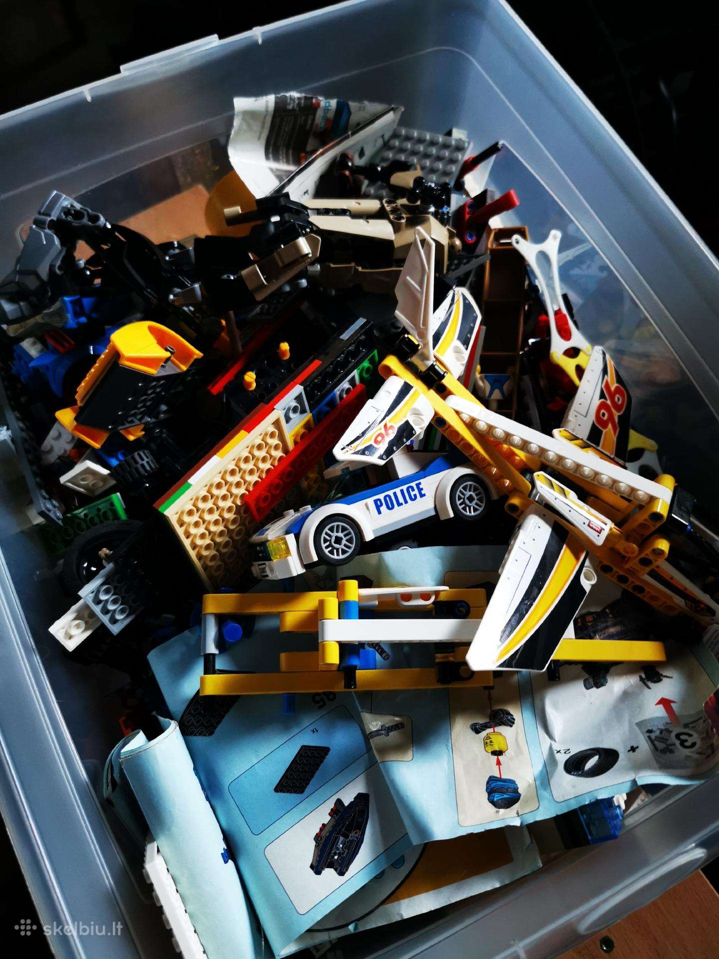 Lego dėžėmis