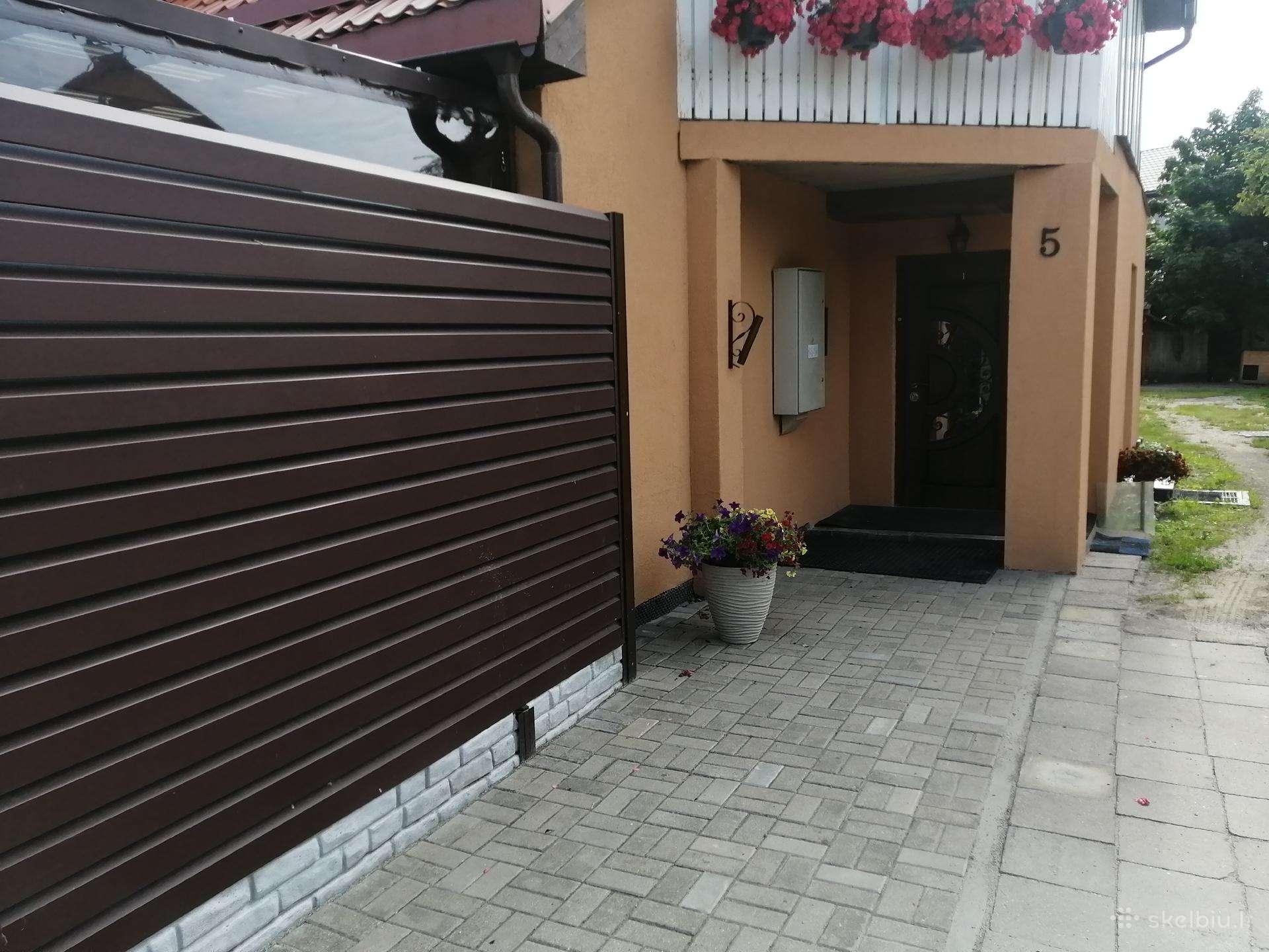 Dviejų kambarių butas su terasa Giruliuose