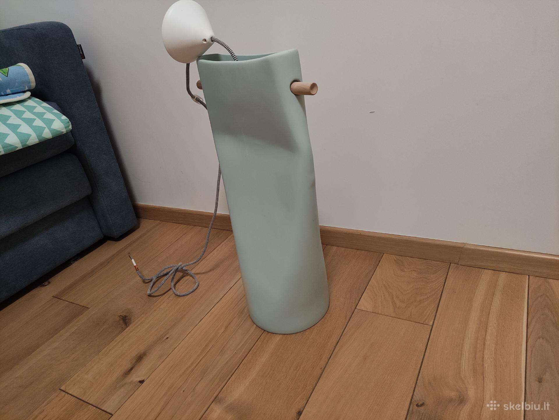 Itališkas keramikinis lubinis šviestuvas.