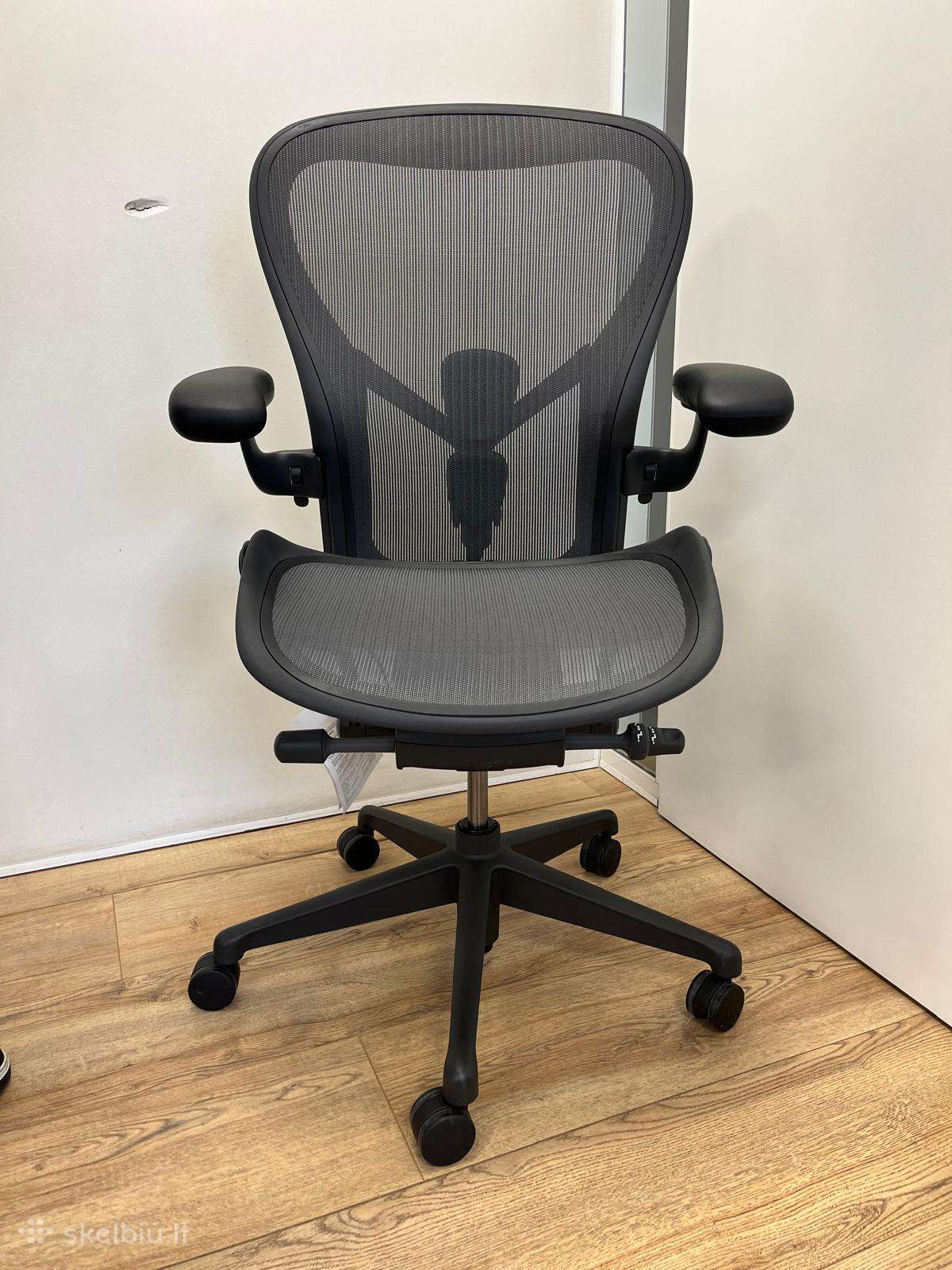 Herman Miller Aeron Remastered Dydis C