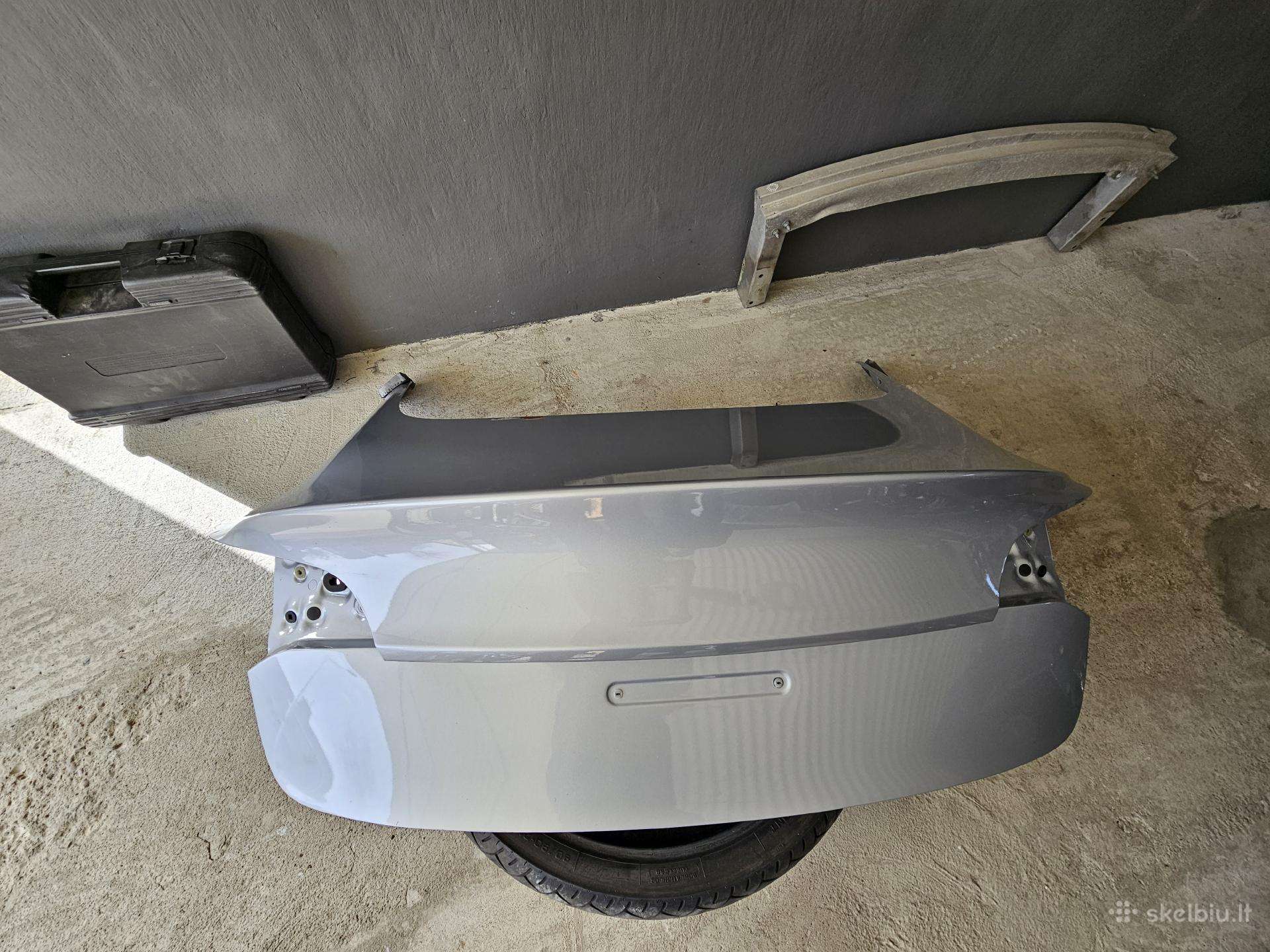 Tesla Model 3 dalys