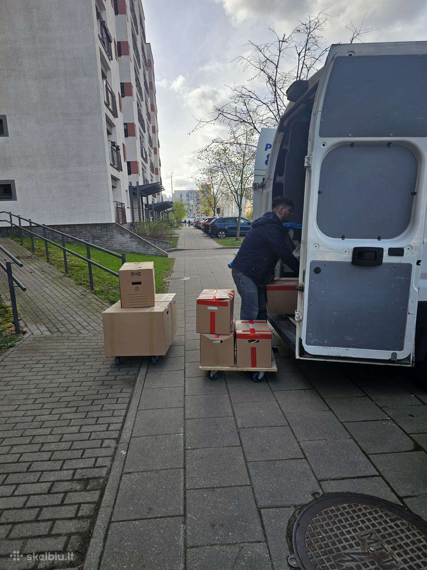 Pervežimas, perkraustymas.senu baldu išvežimas
