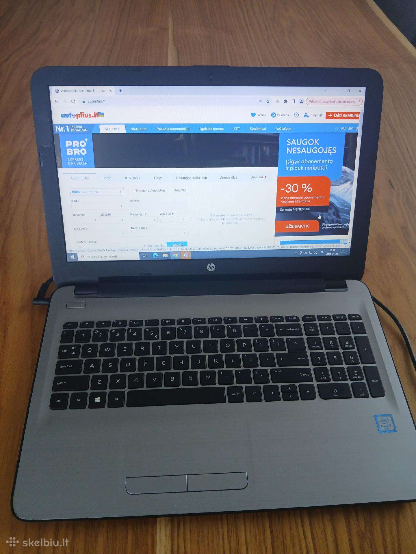 Hp. i3. 256 GB. 8 RAM.