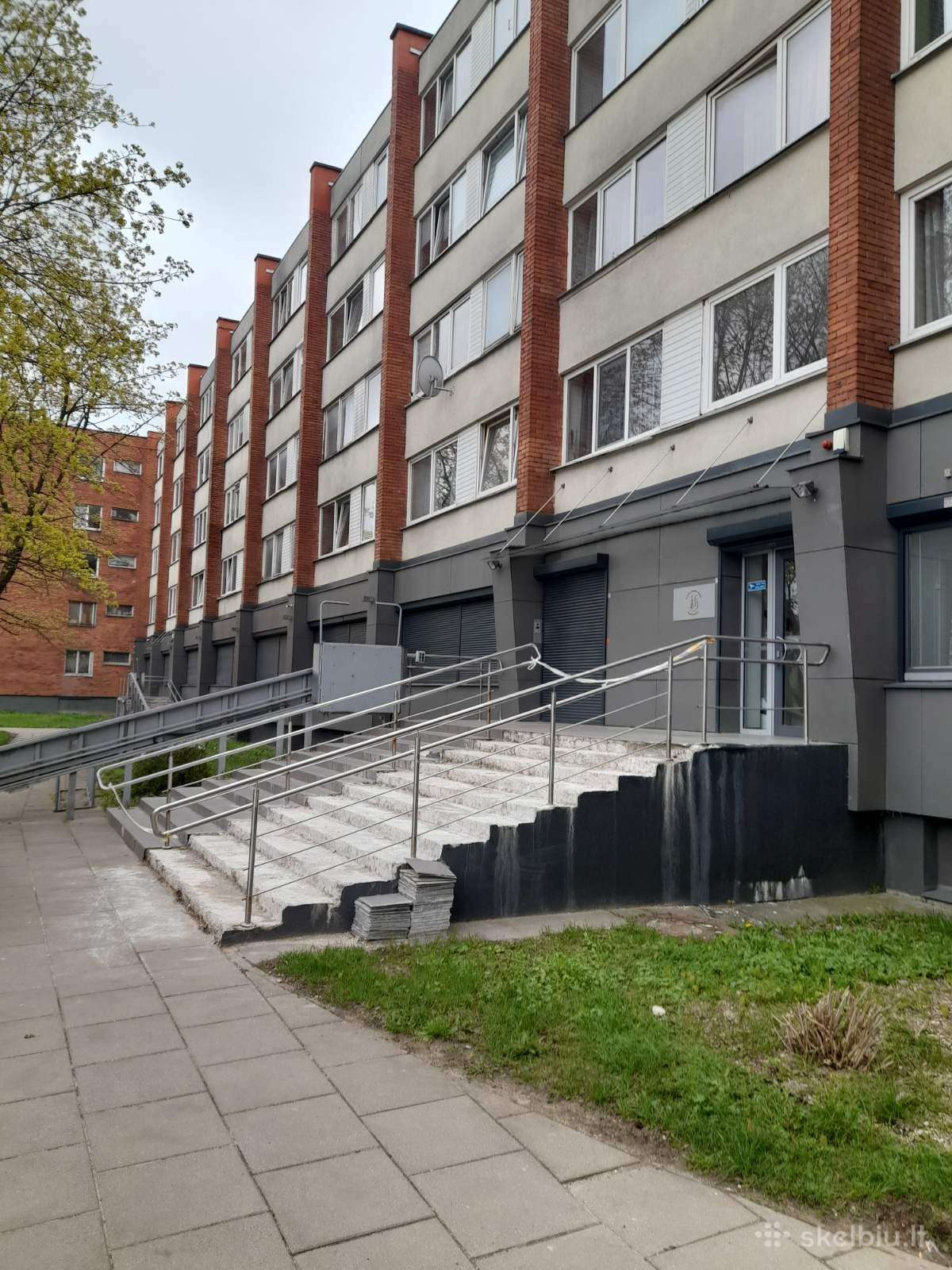 Naujininkai 1k 18m2 butas, savo virtuvė,bendras WC