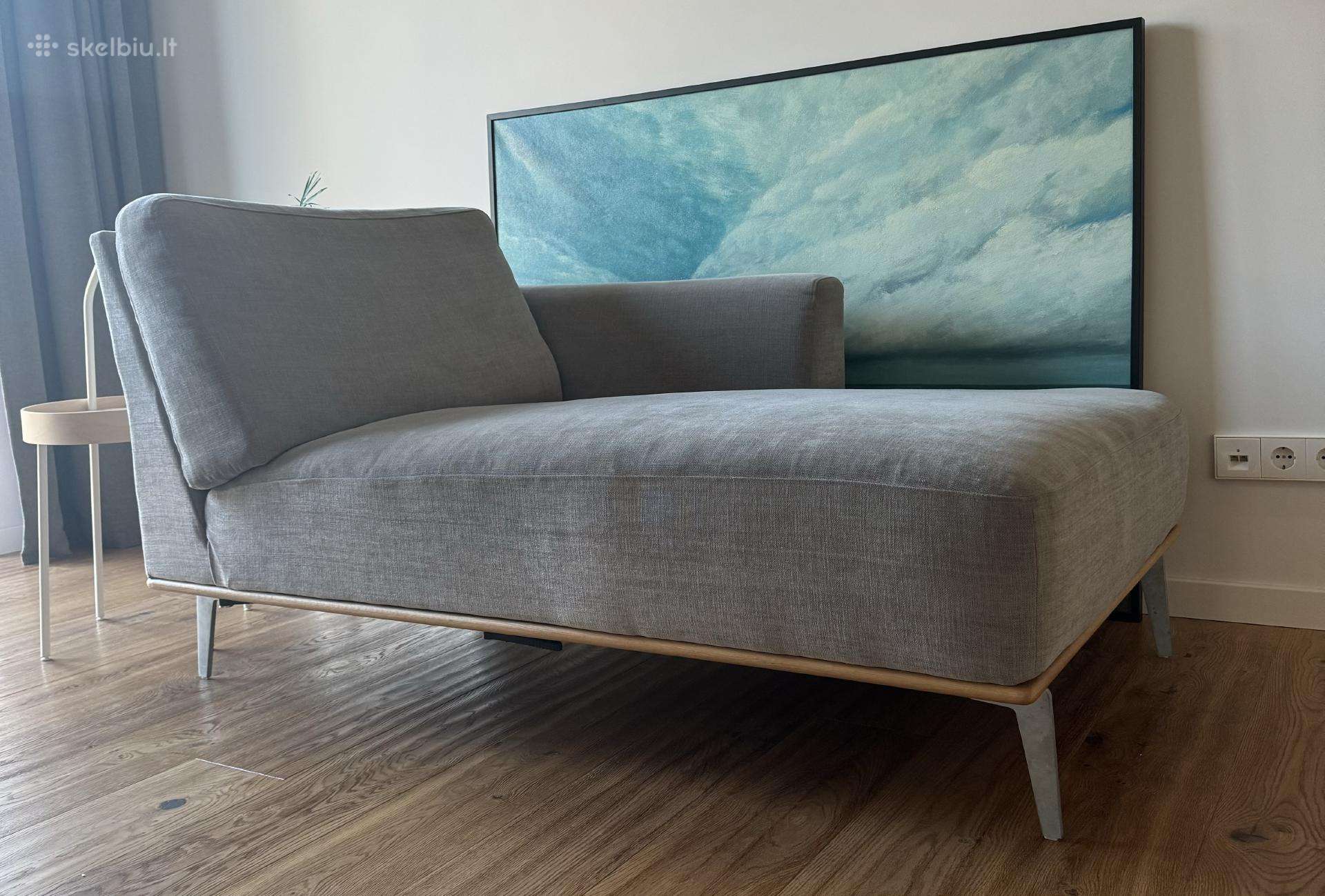 Sofa su šezlongu ir pufu, kairinė