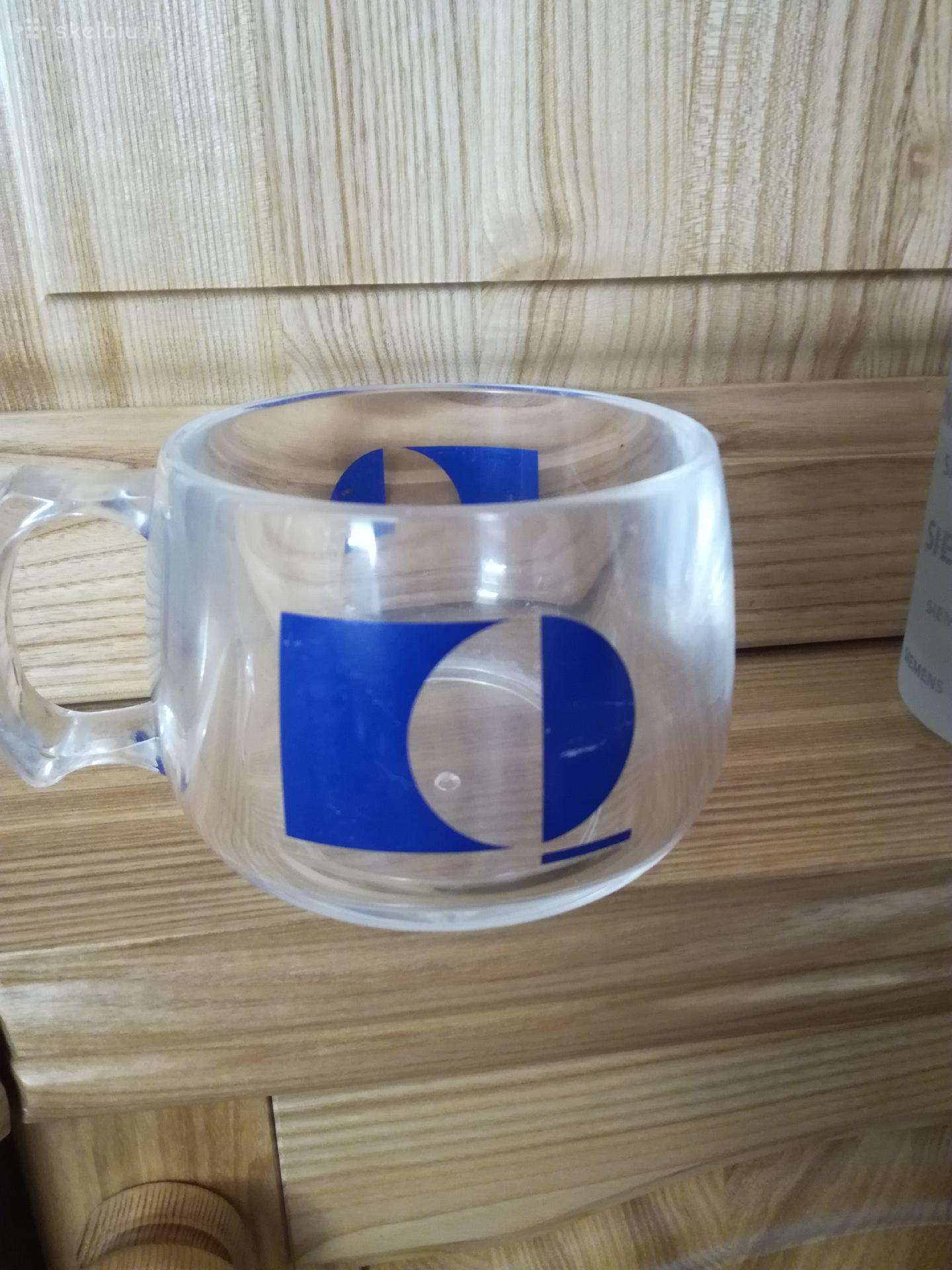 Didelis storo plastiko puodelis