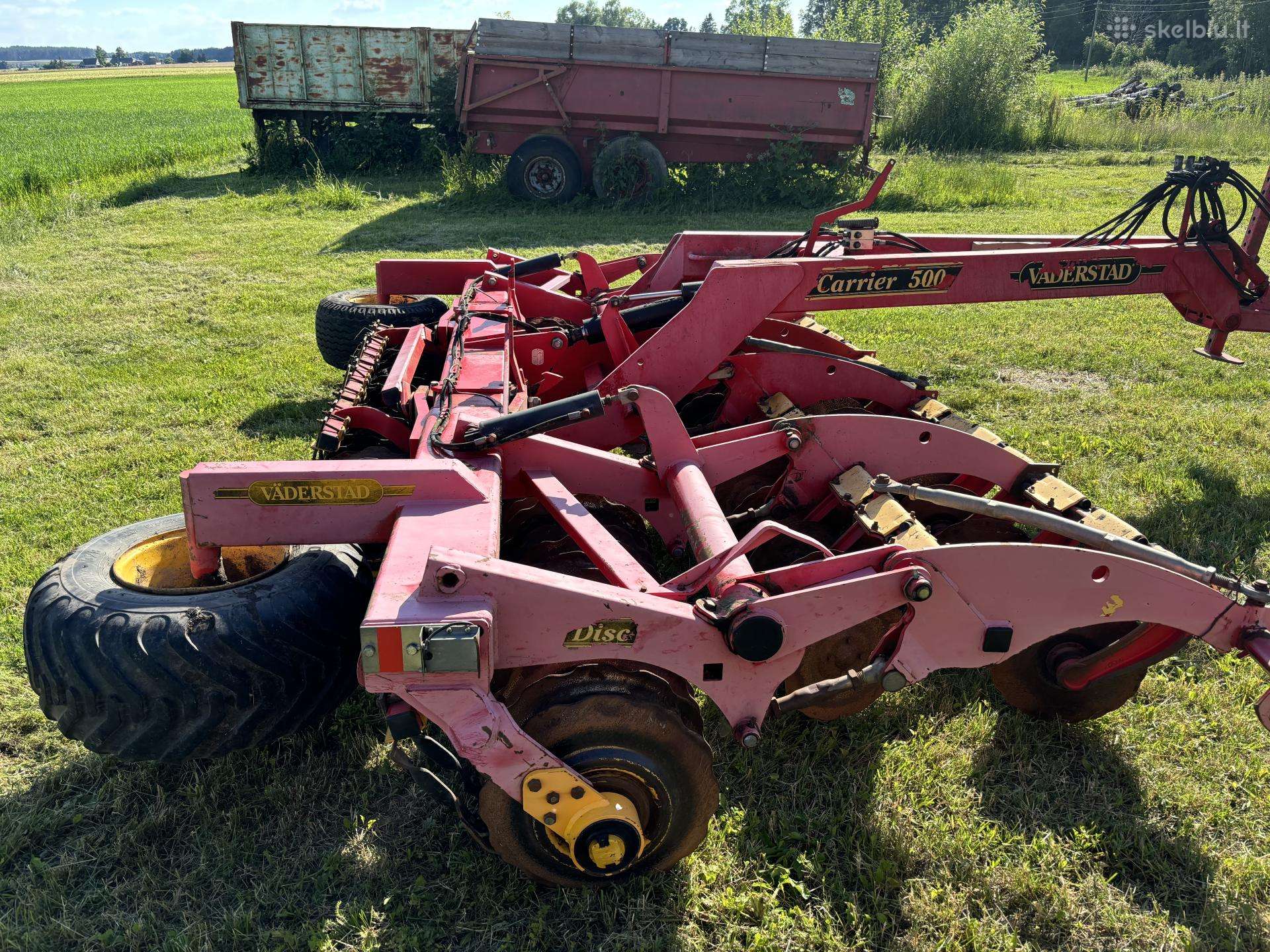 Vaderstad Carrier, scrapers, scrubbers