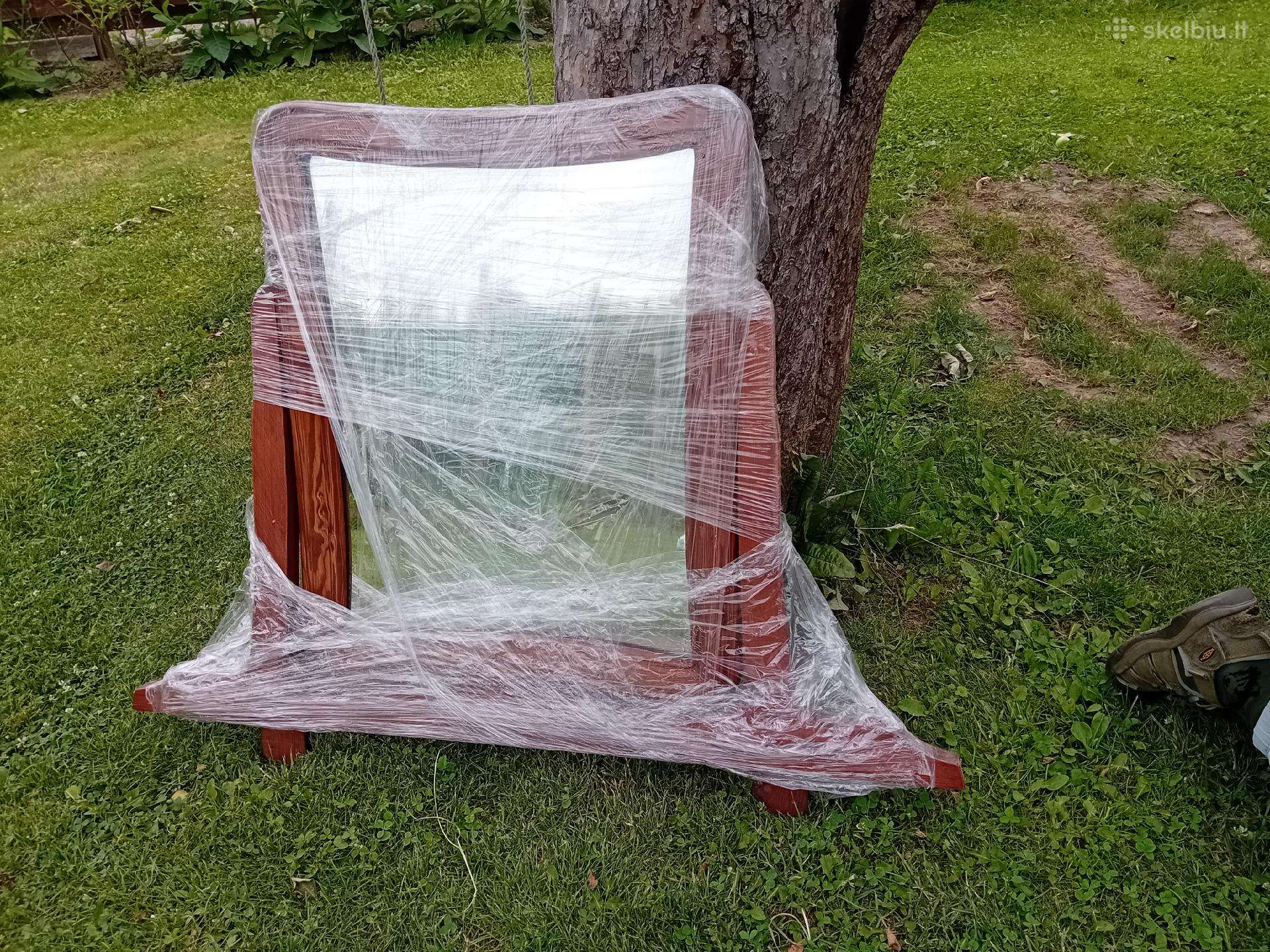 Parduodu puikų senovinį medinį veidrodį