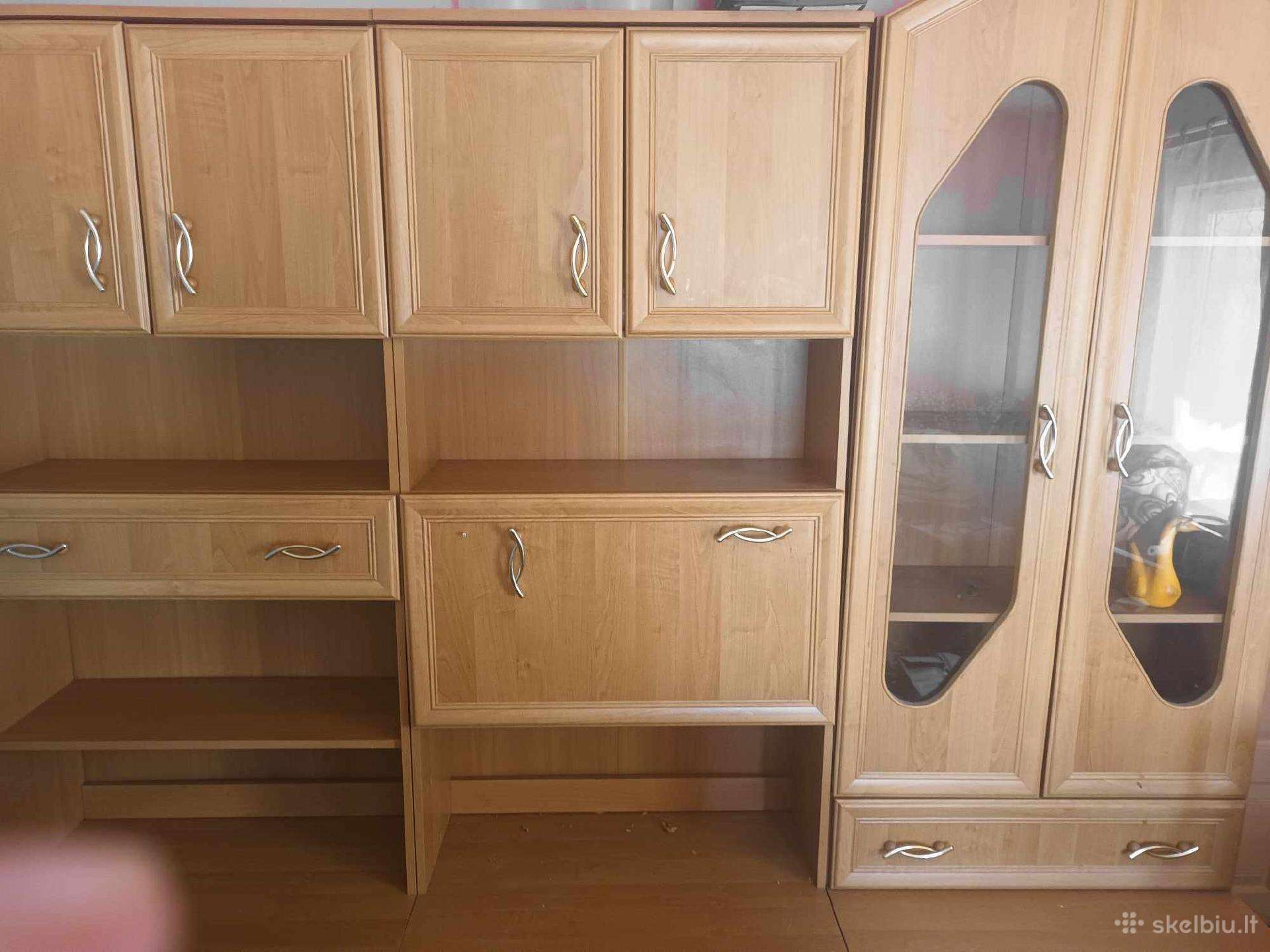 Parduodu spintą ir dvi lovas/sofas