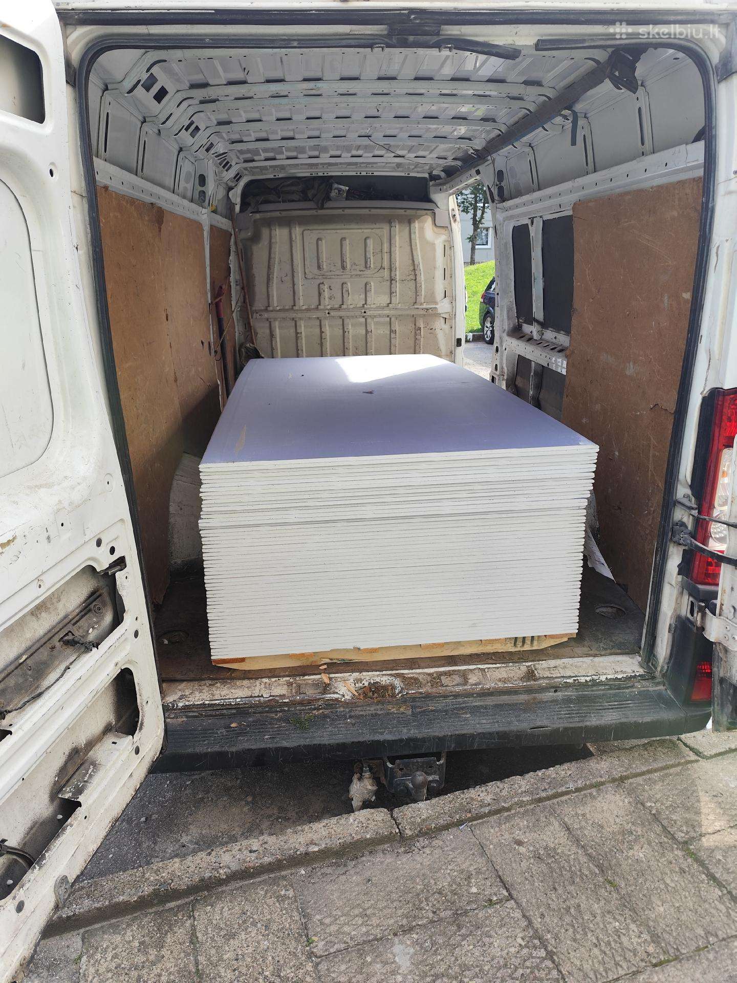 Perkrausta pervežimas šiukšlių išvežimas
