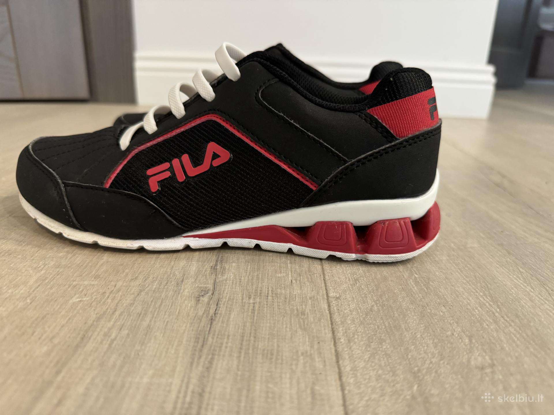 Fila kedai fashion