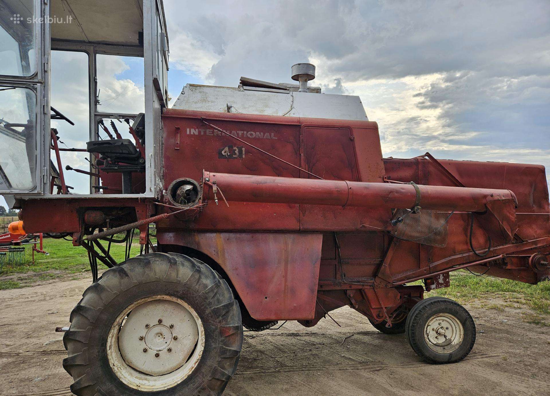 Internacional 321, combine harvesters