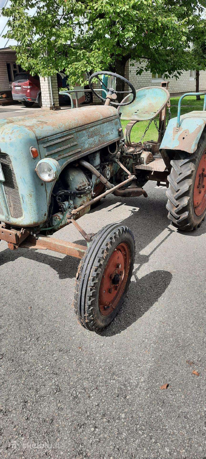 Dronningborg, tractors