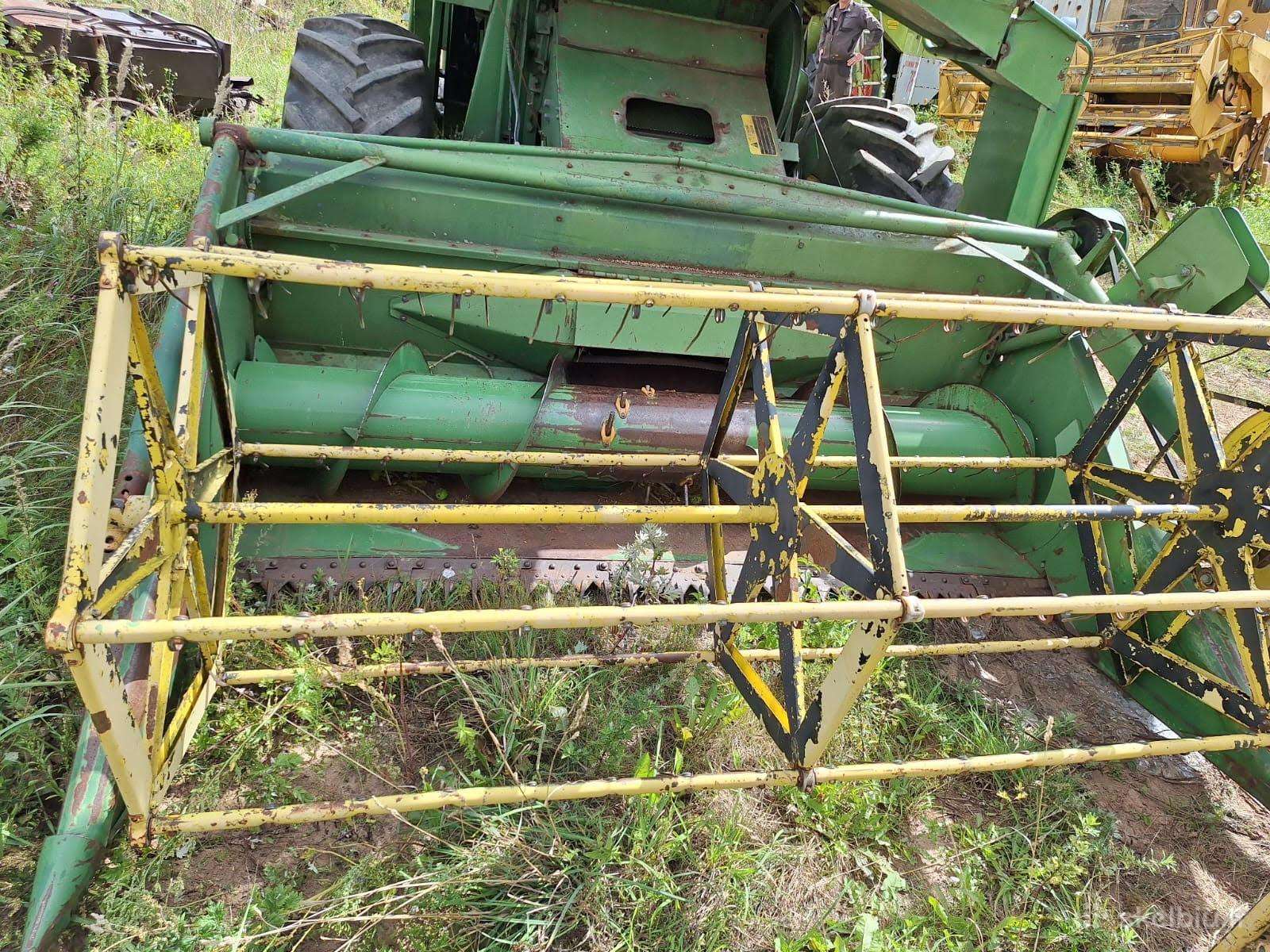 John Deere 935, combine harvesters